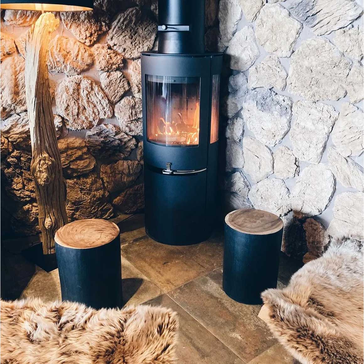 Hocker Beistelltisch Sidetable coffeetable sitzen stuhl holz schwarz Boho Bazar Bizar Möbel Soulbirdee Onlineshop Tribe Stool