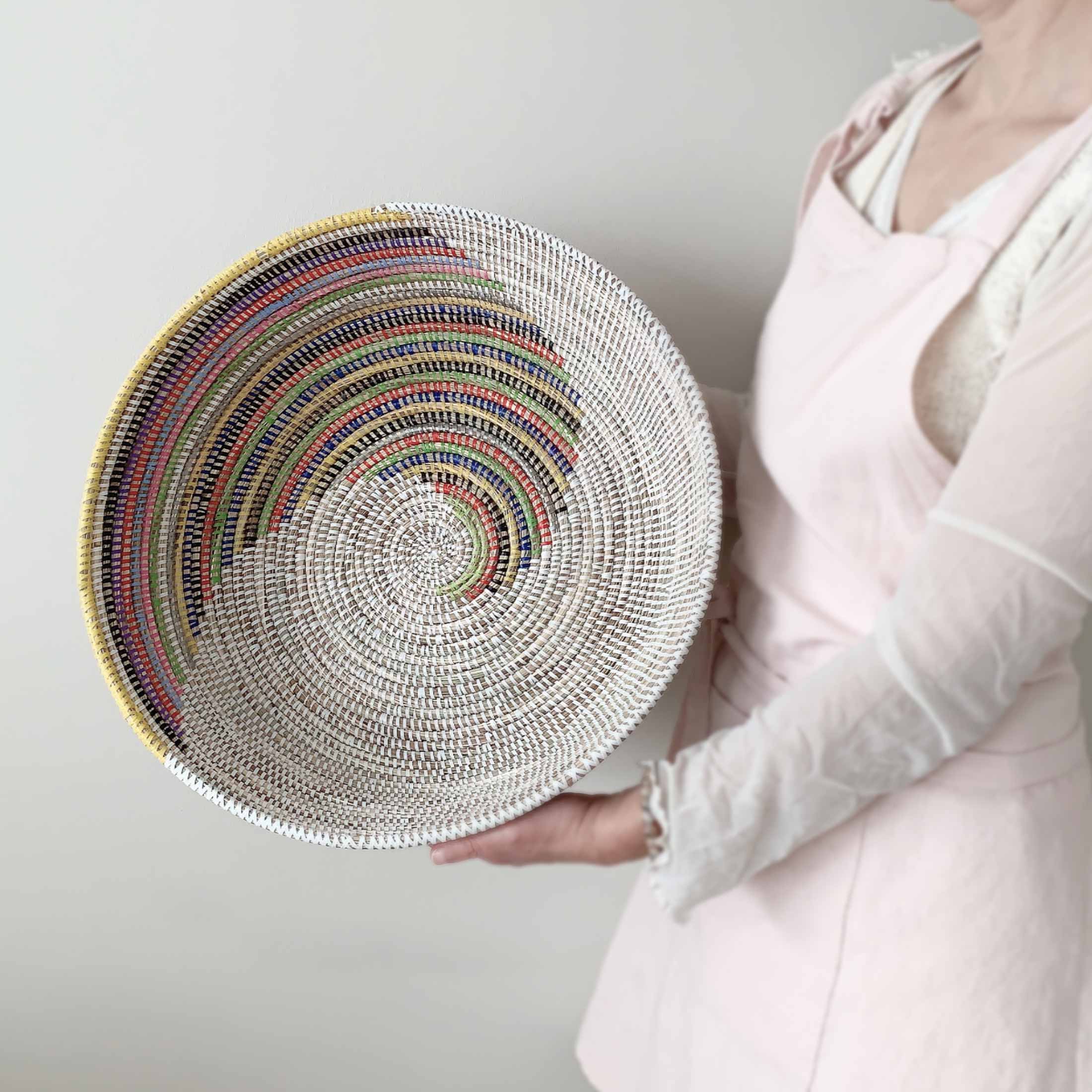 bunter Korb mit hohem Rand für Tischdeko oder Wanddeko