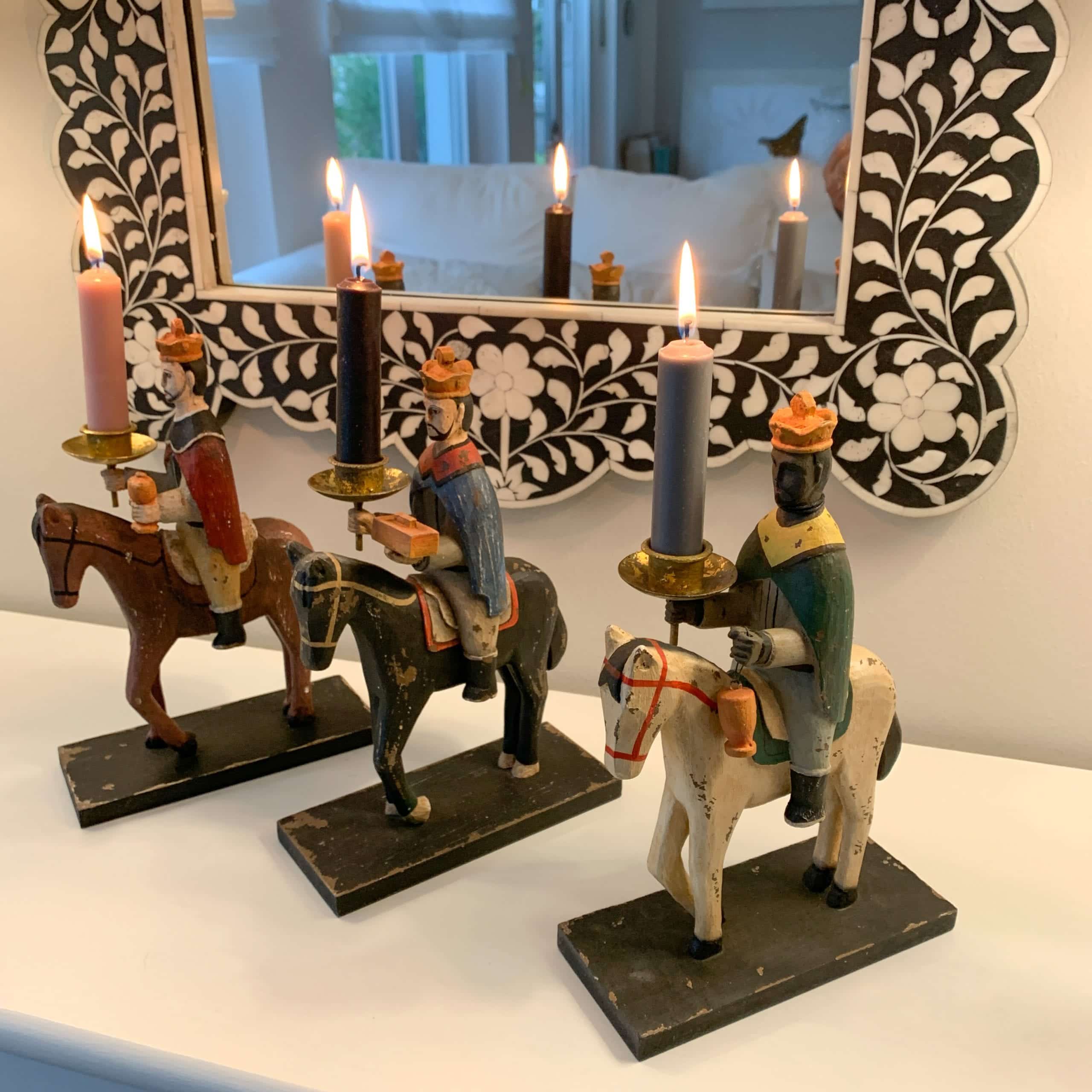 Heilige 3 Könige Holzfiguren kaufen im Soulbirdee Onlineshop ♥ Die Hand gemachten Figuren bestehen aus Resin und Holz und Metall Kerzenständer Pferd Vintage