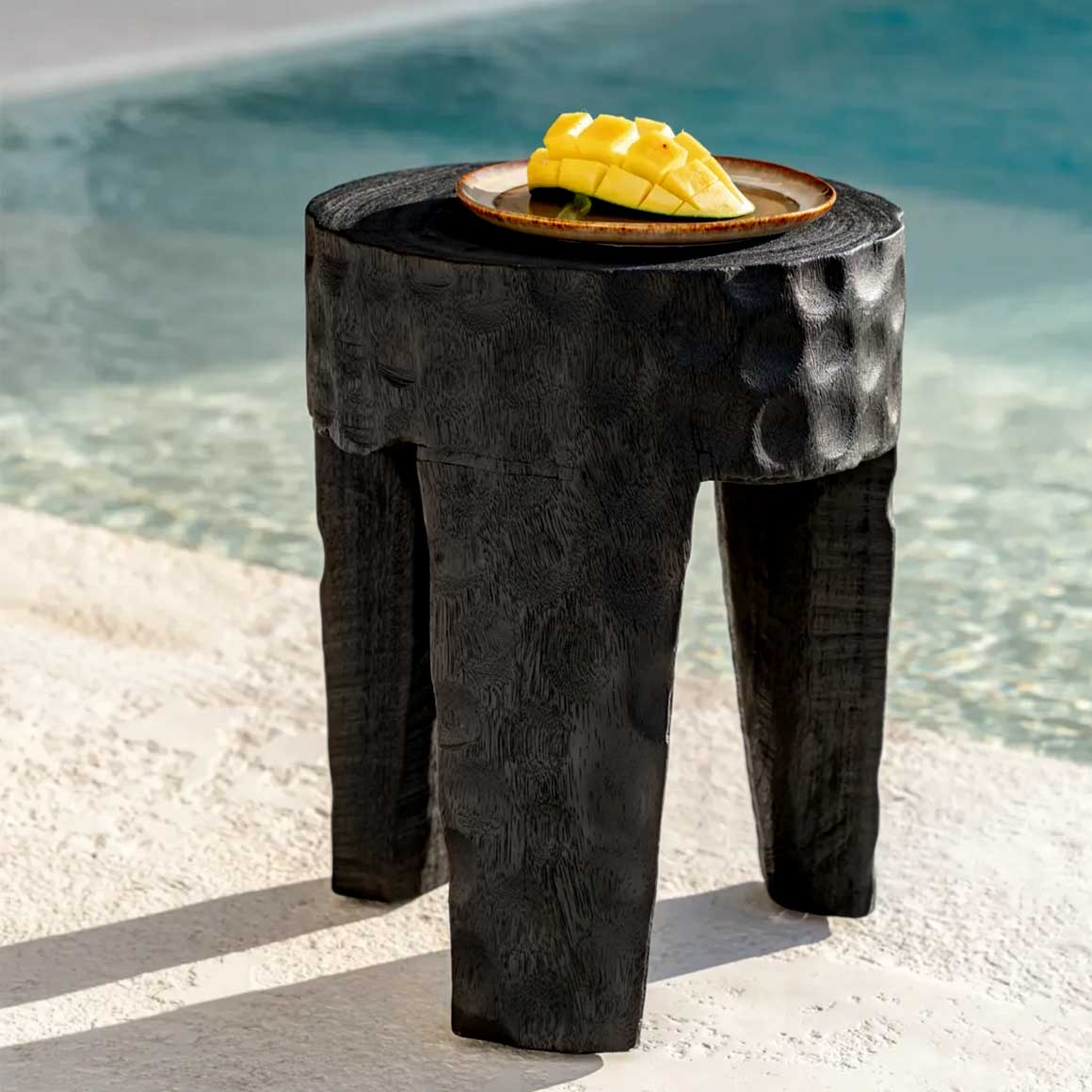 Holzhocker PARÁMO in Schwarz Holz hocker aus Bali Beistelltisch aus Holz geschnitzt Handgefertigt Bazar Bizar Soulbirdee Onlineshop