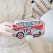 Keksdose "Camper" eine Geschenkidee als Bulli für Plätzchen & Kekse Weihnachtszeit Weihnachtsgeschenk Weihnachtsgeschenke Idee Soulbirdee Onlineshop Campingbus Keksdose "Camper" mit dem Motiv eines Weihnachtsbusses für Plätzchen und Kekse in der Weihnachtszeit. Blechdose
