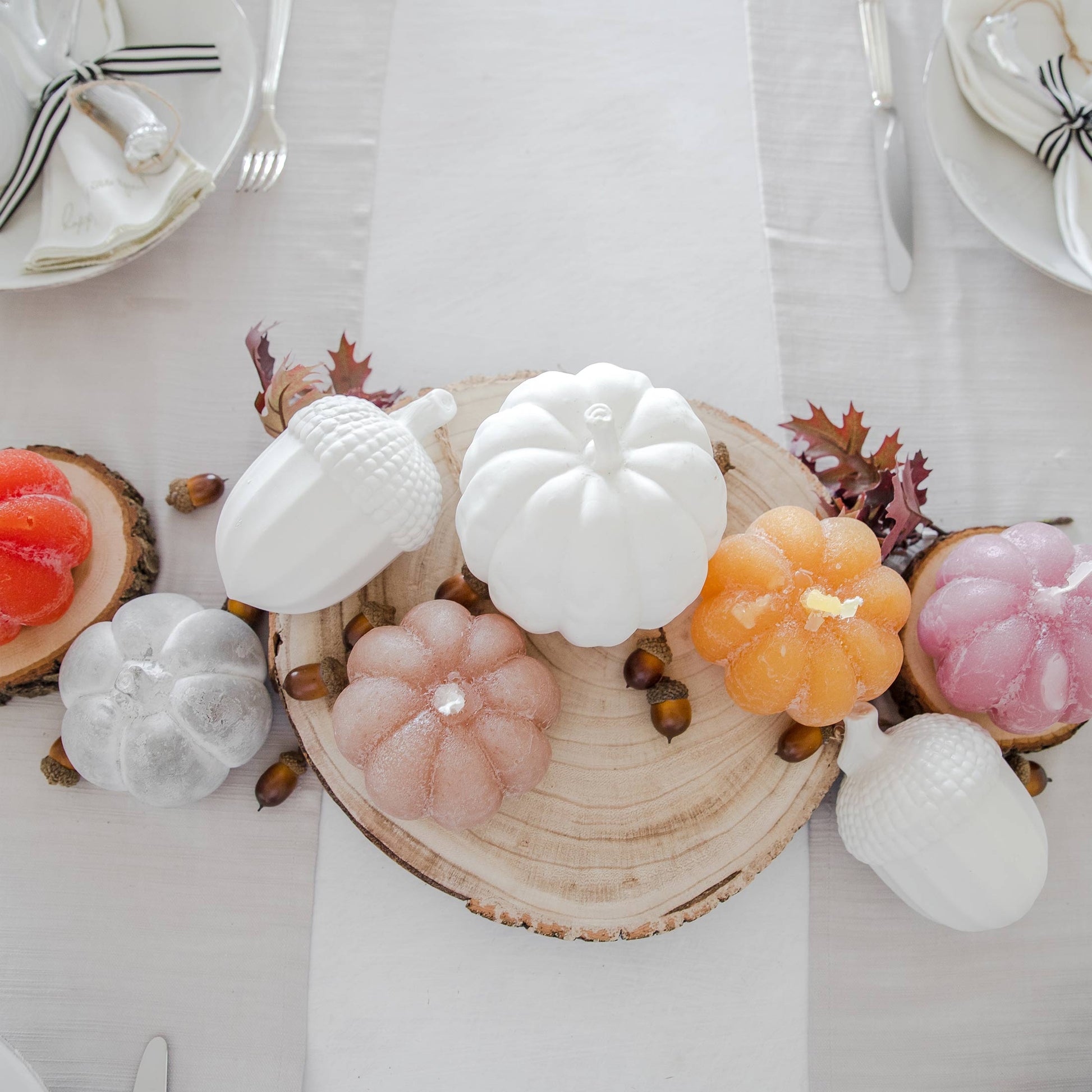 Kürbis Kerze aus Paraffin Wachs für die herbstdeko Dekoration im Herbst, 50 Stunden Brenndauer. Kerzen in Kürbisform in vielen Farben soulbirdee onlineshop deko kaufen
