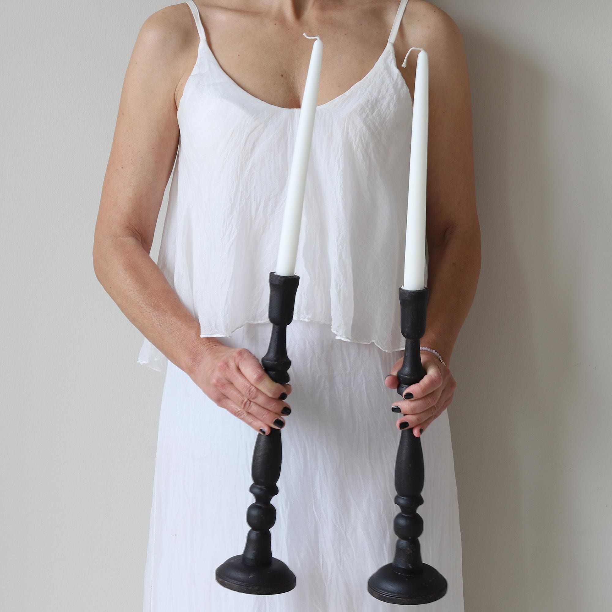 Kerzenständer schwarz für Stabkerzen | Kerzenständer für das Wohnzimmer | Hoher Kerzenständer Boho Style | Kerzenhalter von Affari | Soulbirdee Onlineshop Hoher Kerzenständer aus Metall in Schwarz im skandinavischen Look!