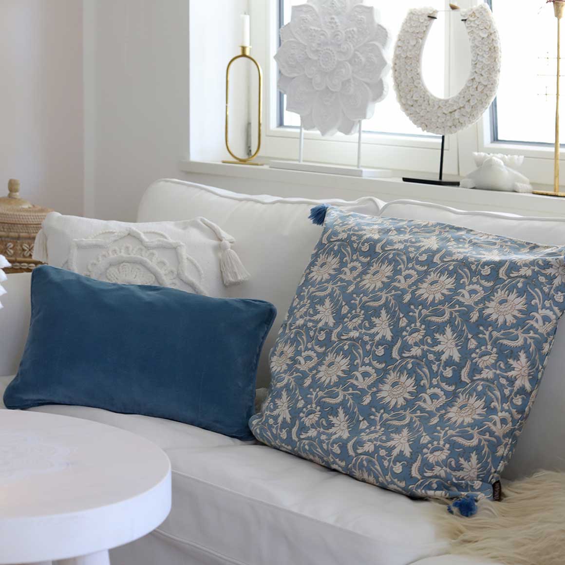 Kissen blau Beige handgefertigt bommel quasten muster blumen floral 
