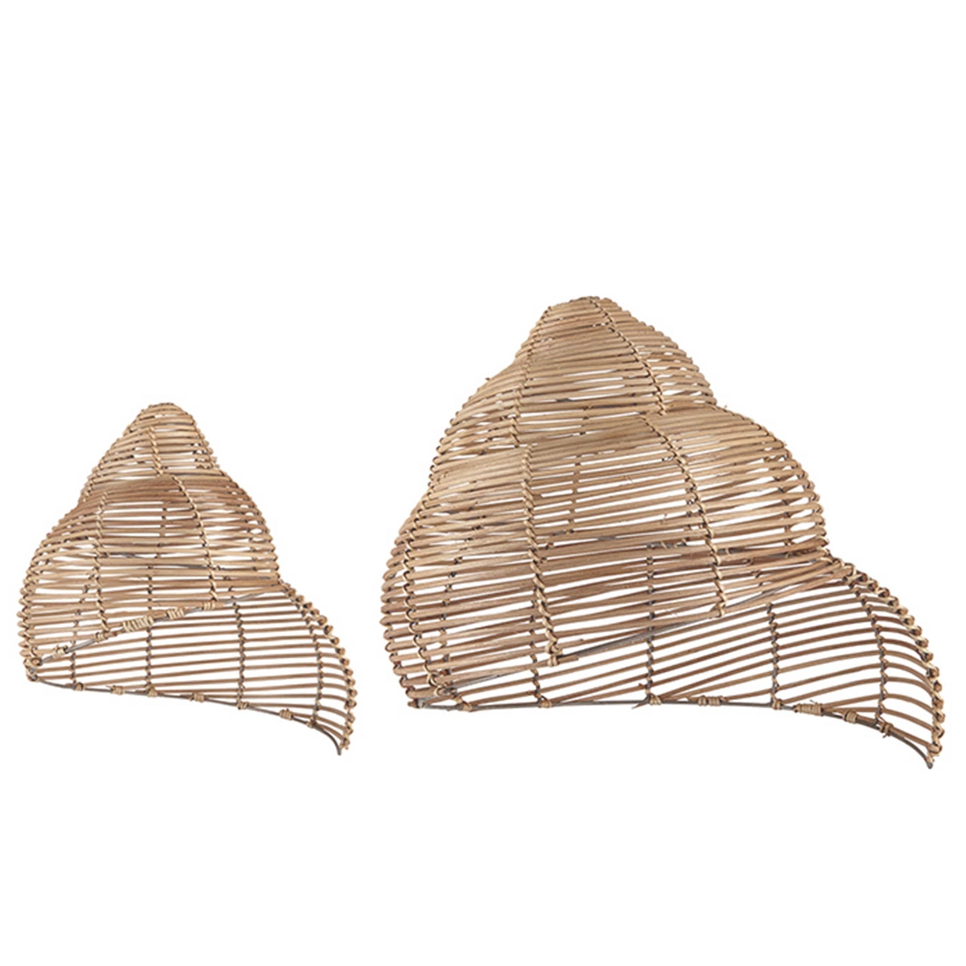 Lampenschirm Schnecke aus Skandinavien. Aus Rattan hergestellt im skandinavischen Stil von Liv Interior. Mit 40 cm perfekt als Hängelampe über dem Esstisch