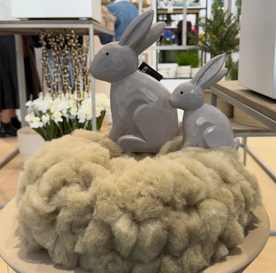 Landhaus-Hasen Fleur 2er Set Holz lackiert Beige und Taupe Osterdeko