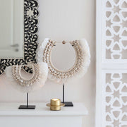 Set Muschelkette aus Perlmutt und Muscheln mit Perlmuttscheiben auf einem Standfuss aus Eisen ♥ Weiße Boho Deko Wohndeko im Ibiza Style ♥ Strandhaus Deko online kaufen ♥ Soulbirdee Onlineshop