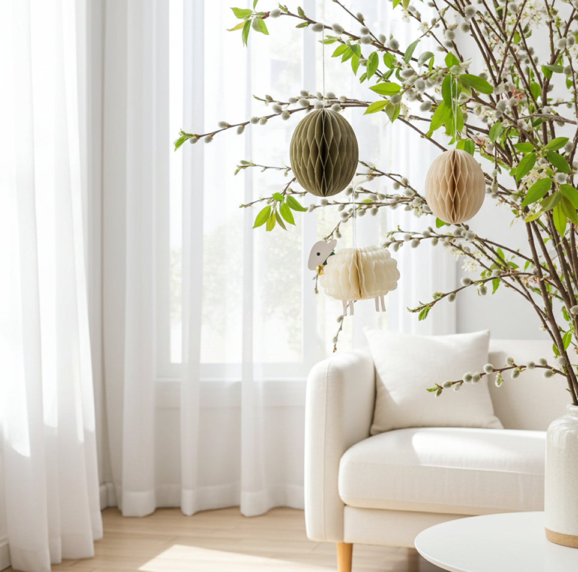 exklusive Osterdeko an Zweigen hängend Eier und Schaf aus papier von Bungalow DK