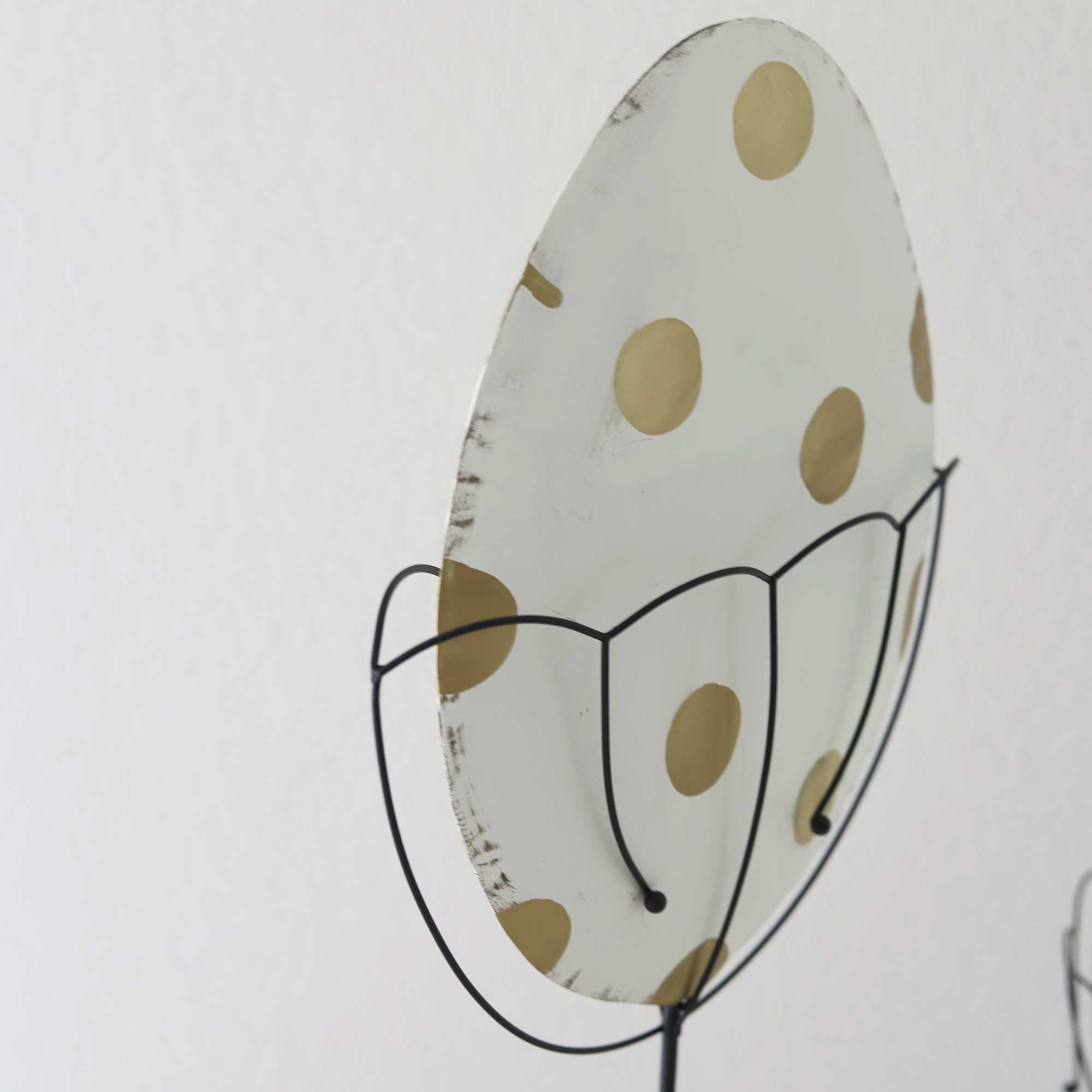 Osterdeko osterei weiss goldene punkte metall detail seitlich