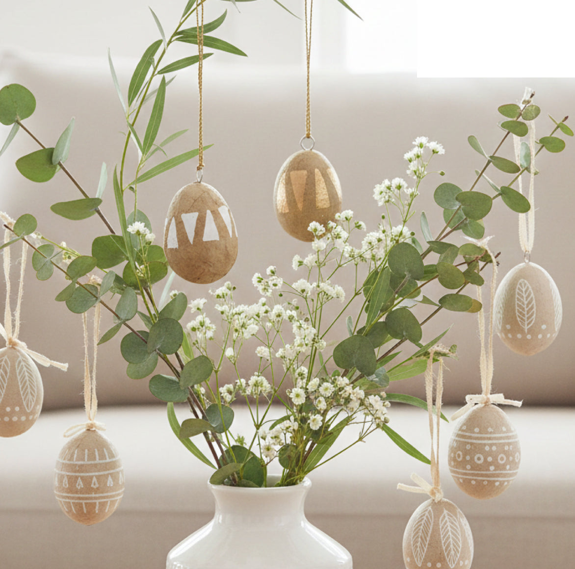 Osterei set gold als hängende deko an zweig als osterdeko im boho stil von madamstoltz bei soulbirdee