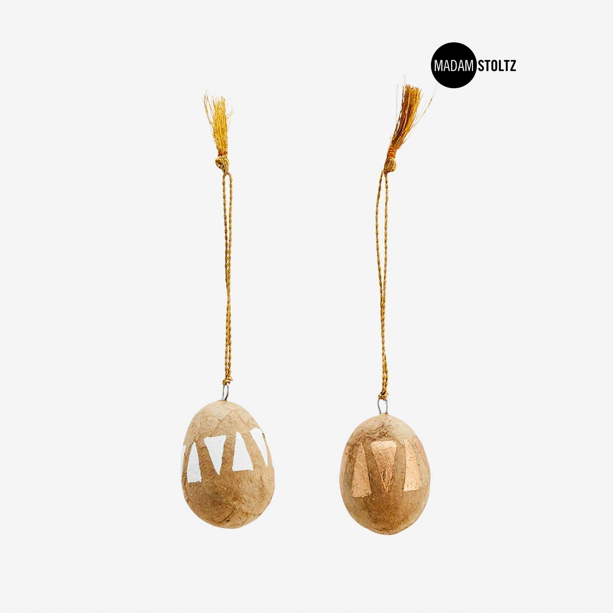 Ostereier im Boho Stil mit goldenen Mandala Muster von der Marke Madam Stoltz. Traumhaft schöne Oster Deko im Bohemian Stil für das schönste Ostern