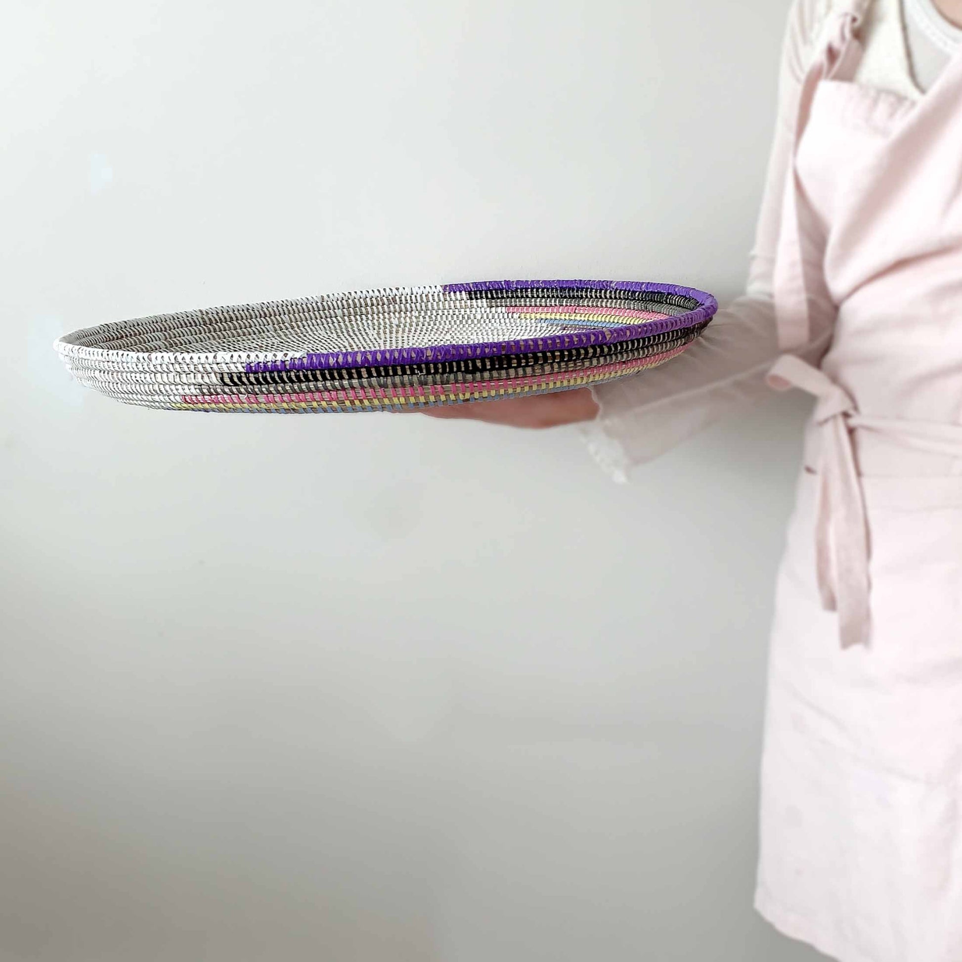 Schale als Wanddeko – natürliche Boho-Deko im Wohnzimmer