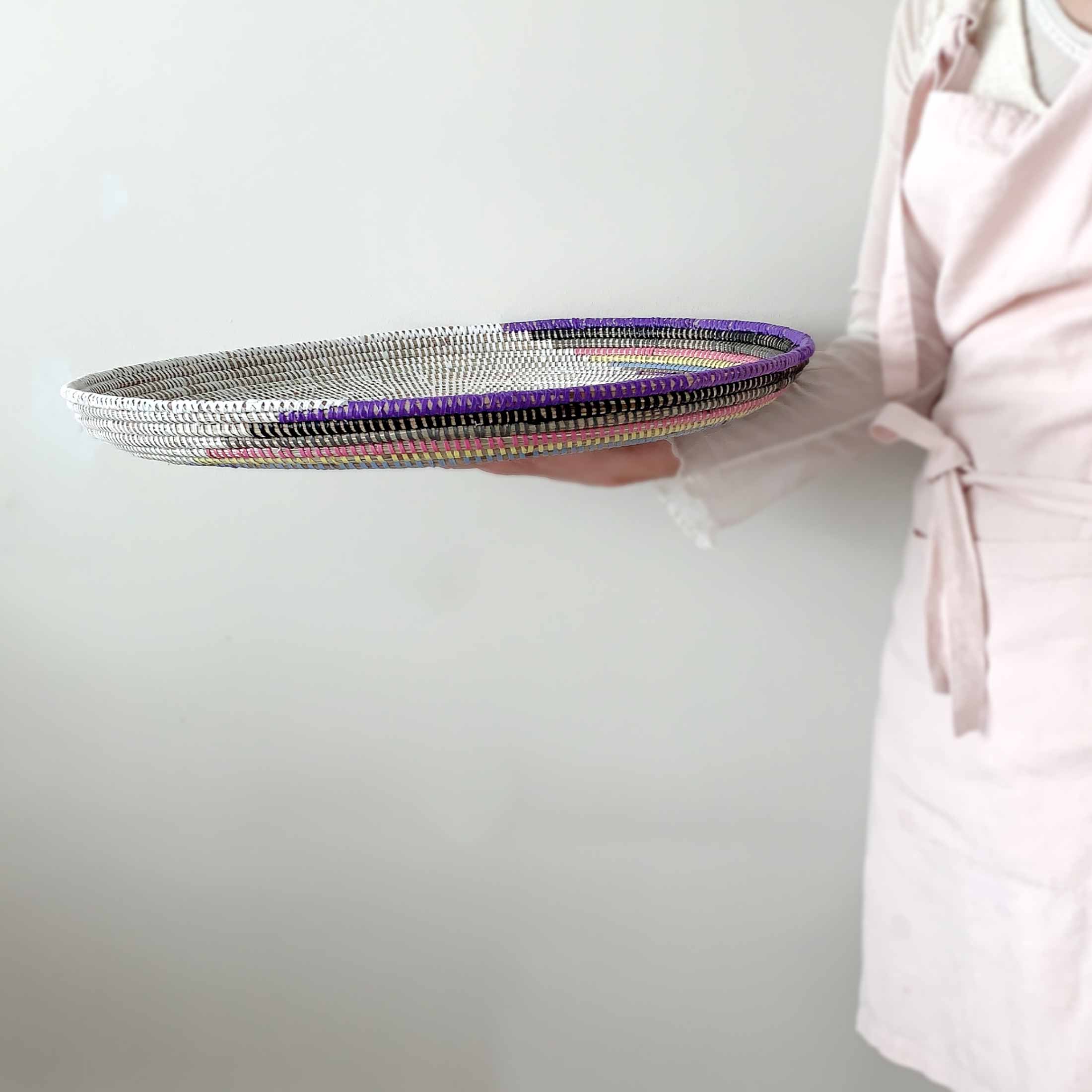 Schale als Wanddeko – natürliche Boho-Deko im Wohnzimmer