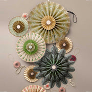 Rosetten Ornamente als elegante Dekoration | Adventsdeko oder schönste Weihnachtsdeko mit Deko Accessoires von Bungalow DK | Soulbirdee Weihnachtsshop