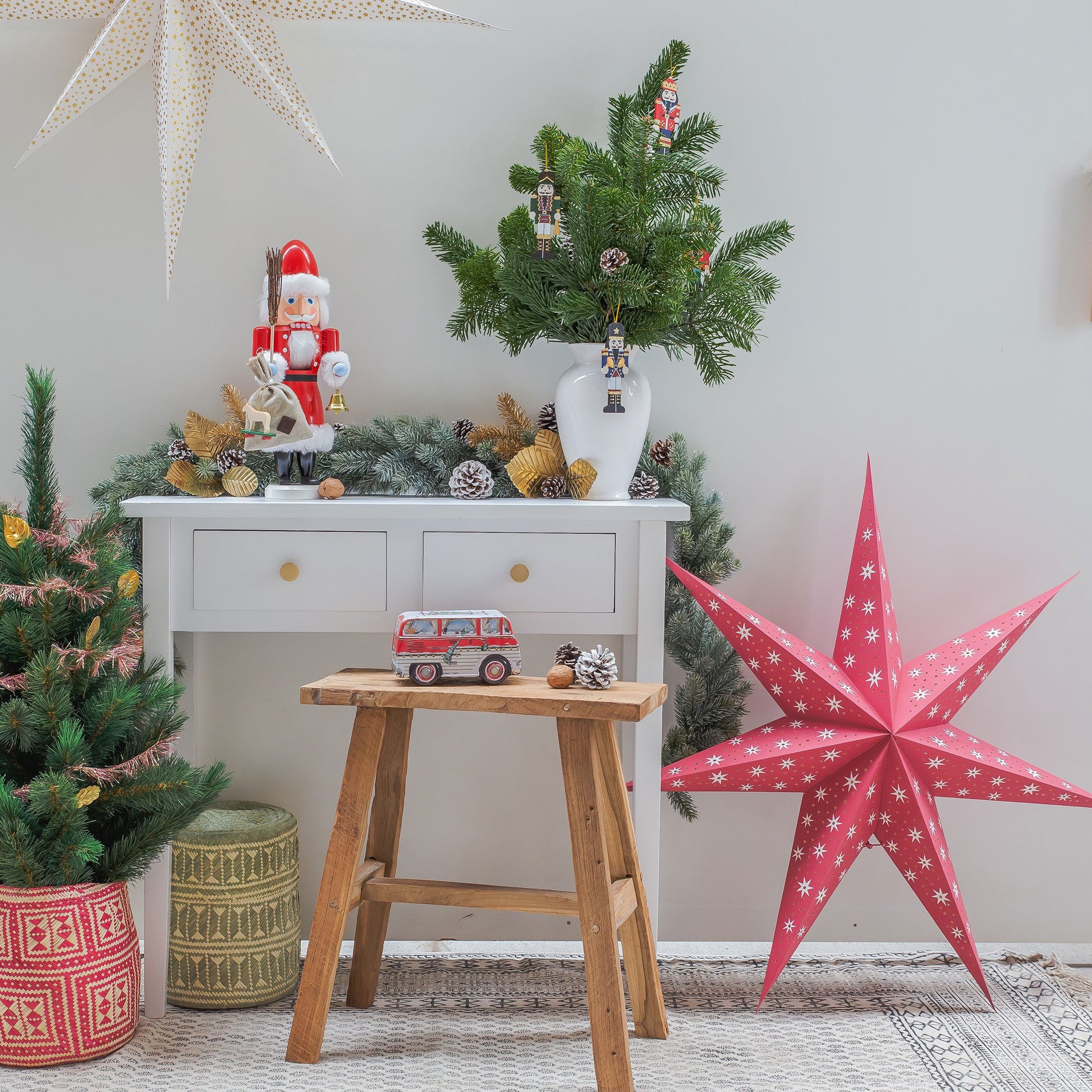 Papierstern | Stern aus Papier als Weihnachtsdeko ♥ Weihnachtsstern 90 cm Kirsch Rot ★ Papierstern kaufen ♥ Adventsdeko Bungalow DK ★ Soulbirdee Onlineshop Stern Papier Weihnachtsdeko Weihnachtsstern 90cm Rot Papierstern kaufen Adventsdeko Bungalow