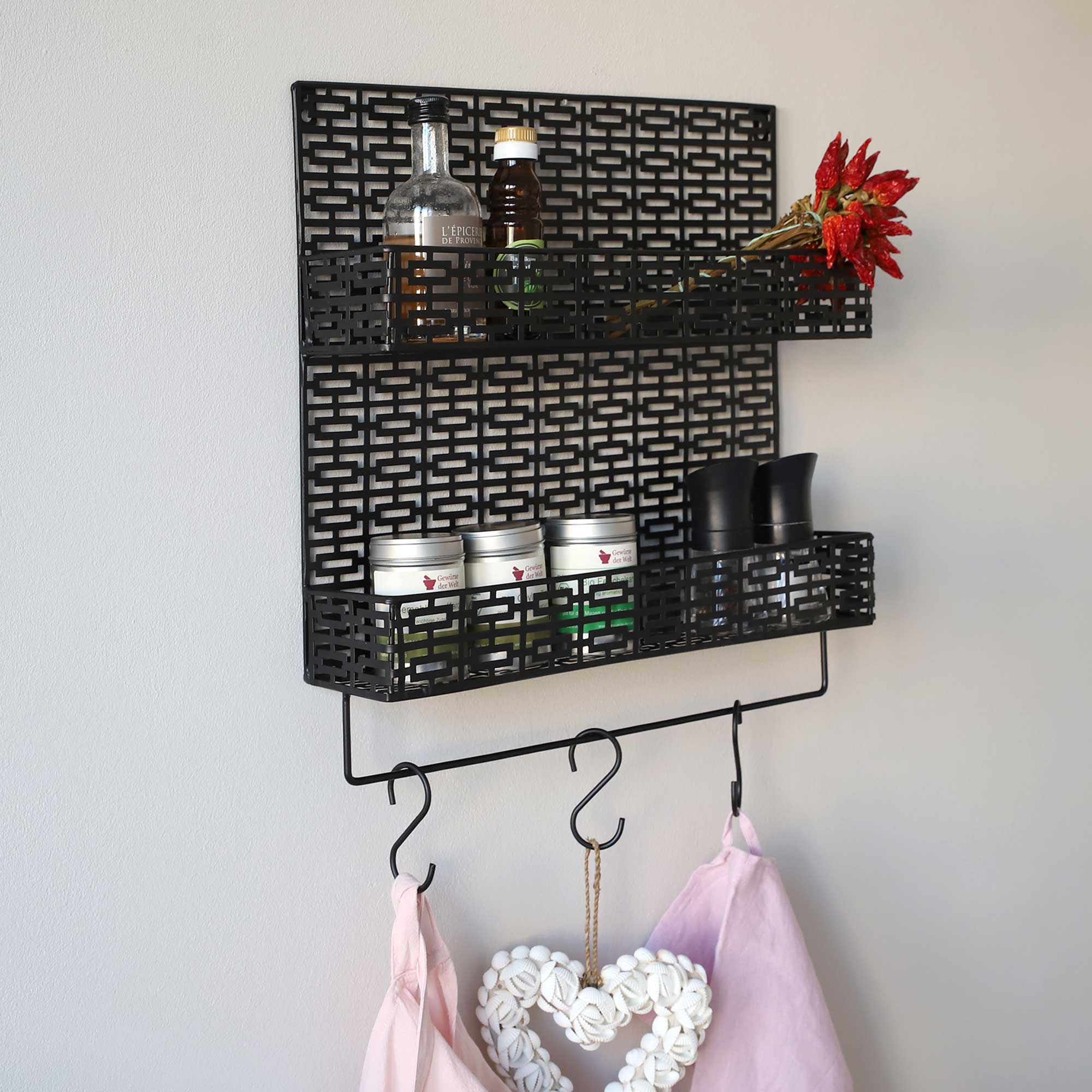 Wand Organizer mit 3 Haken & 2 Fächern aus Metall für die Aufbewahrung ♥ Pinnwand & elegantes Wandregal in Schwarz ♥ Soulbirdee Onlineshop Regal zur Aufbewahrung von Küchenutensilien schwarzes Regal Wandregal für die Küche