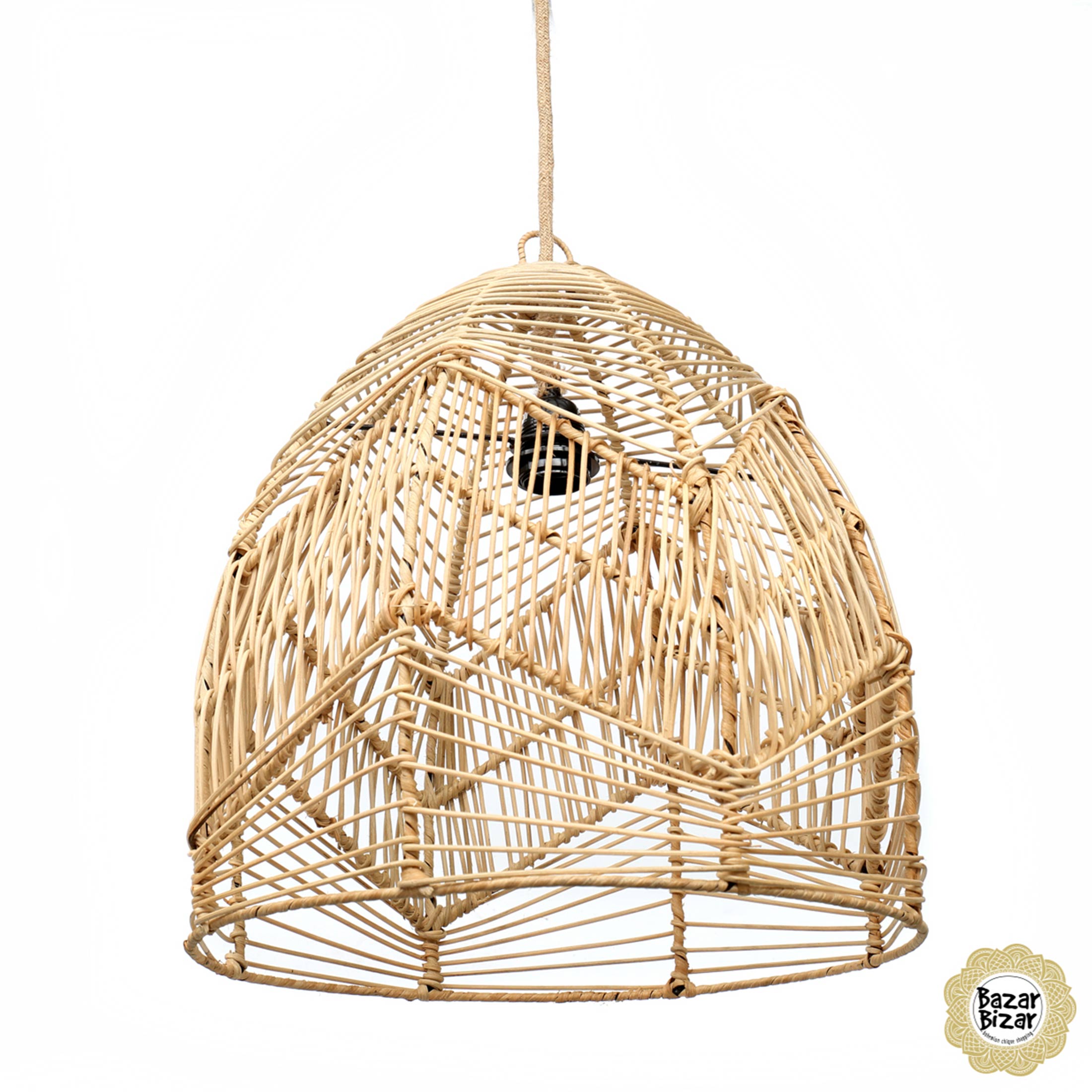 Runde Rattan-Lampe mit 50 und 40 cm Durchmesser von der Marke Bazar Bizar. Runder Lampenschirm aus geflochtenem Rattan für den Esstisch