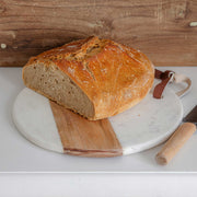 Servierbrett HOME aus Marmor und Holz ♥ rundes Marmorbrett mit Schlaufe aus Leder | Dekobrett zum Hängen | Küchendeko kaufen | Be Home Soulbirdee Onlineshop Rundes Servierbrett Marmor Holz Hängen Küchendeko Tischdeko Schneidebrett behome kaufen Soulbirdee Online Shop