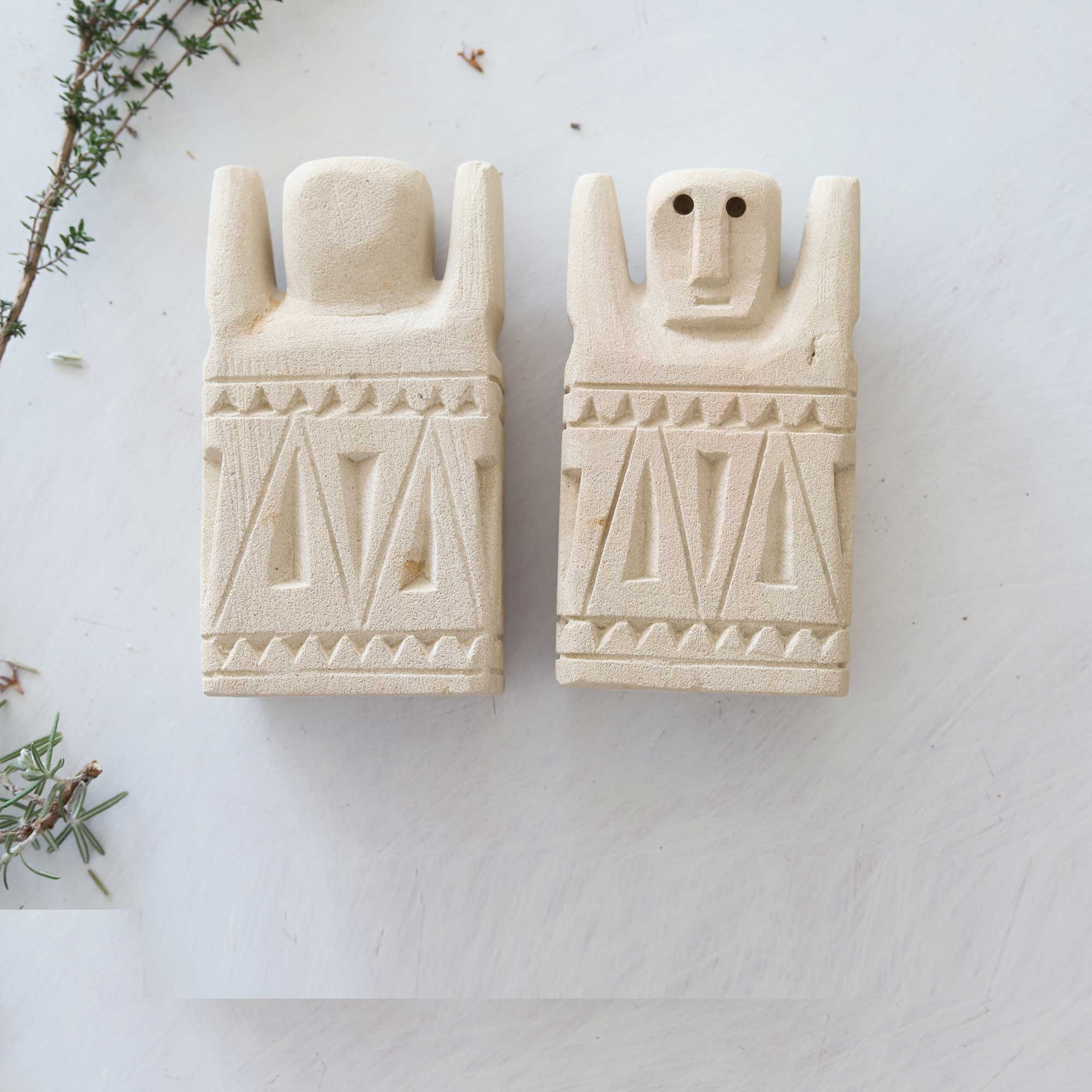 SUMBA Figur aus Bali, aus hellem Sandstein, Ethno Deko von Bazar Bizar bei Soulbirdee Onlineshop