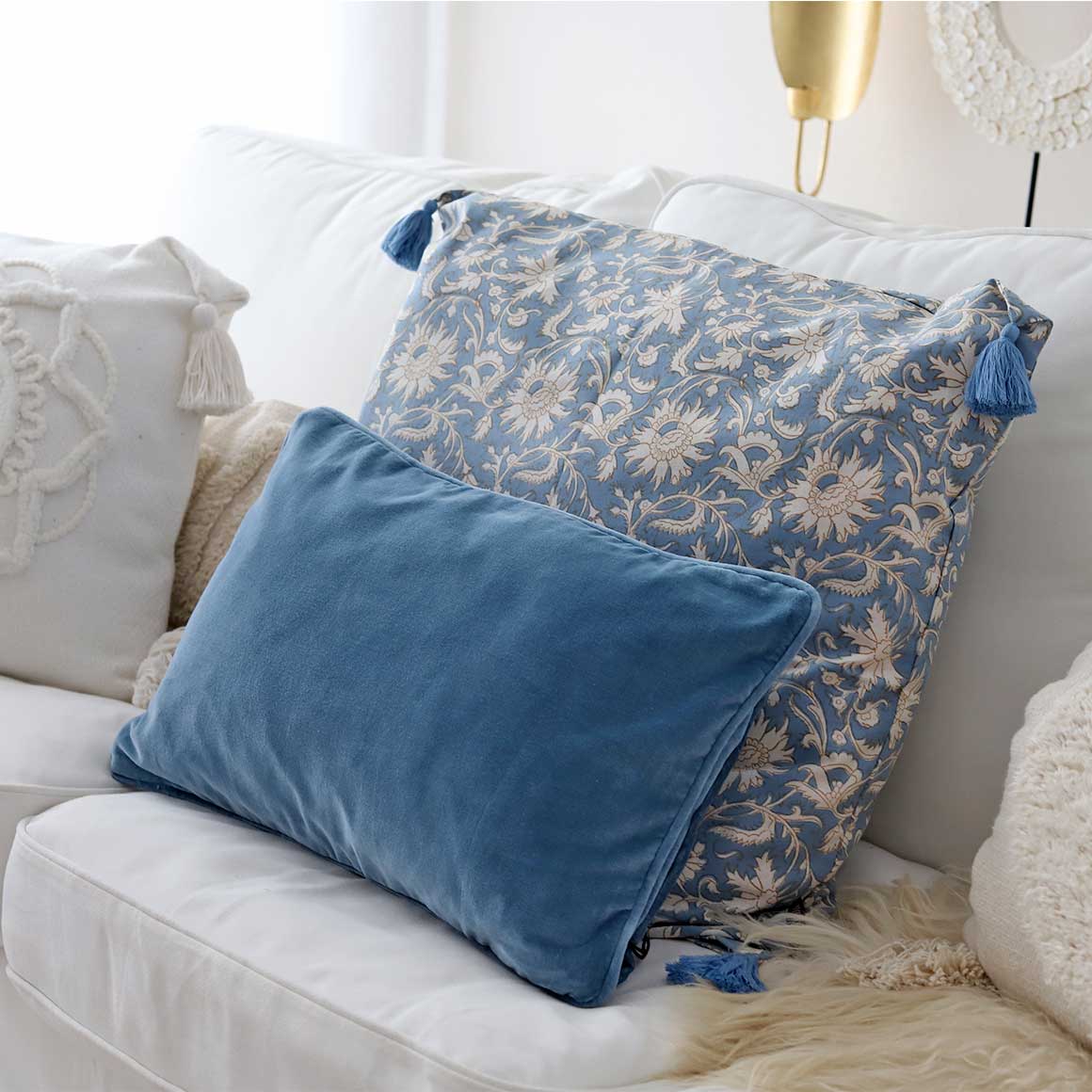 Blaues Kissen Boho Style, Sofakissen für das Wohnzimmer, Sofa Kissen als Deko auf dem Sofa, Soulbirdee Onlineshop Kissen wohndeko Dekokissen 