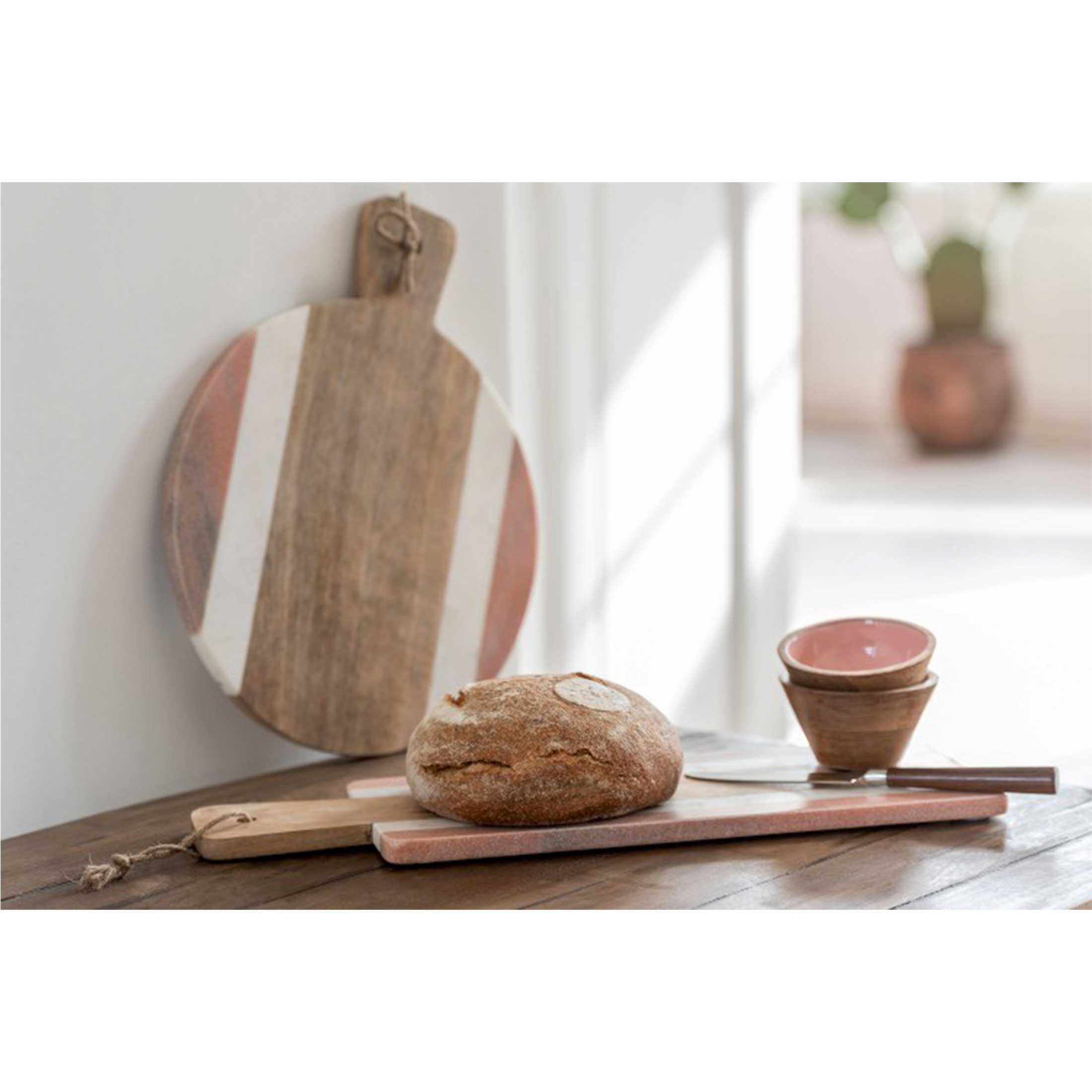 Servierbrett aus Marmor & Holz in der stylishen Materialkombination ♥ Ein tolles Geschenk für jeden Hobbykoch und Fans besonderer Küchendeko Servierbrett kaufen im Soulbirdee Onlineshop, schöne Tischdeko, Wanddeko, Küchendeko