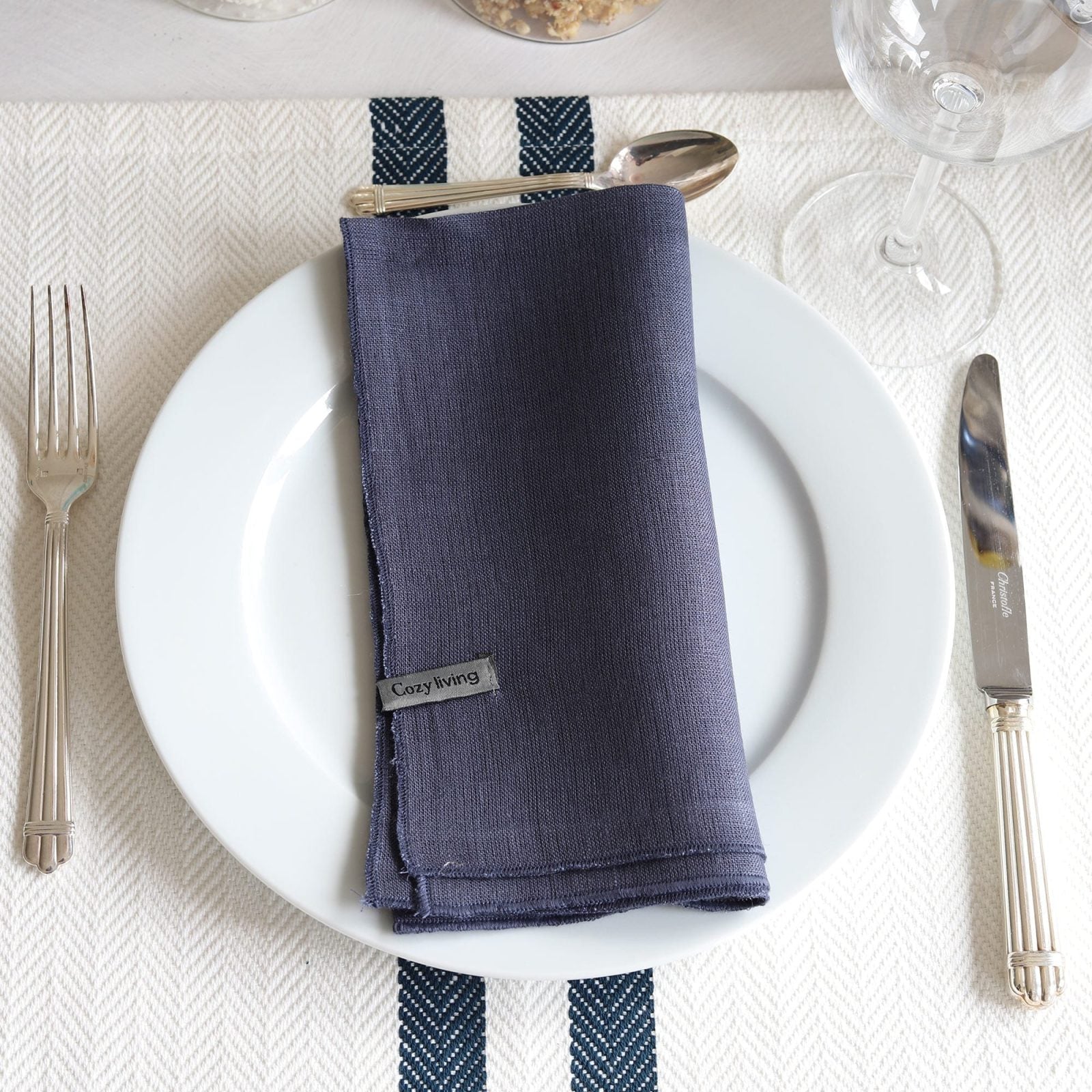 Stoffserviette aus Leinen in Blau für die Tischdekoration und für Feste. Die Serviette ist strapazierfähig und hohe Qualität. Servietten vonline kaufen bei Soulbirdee Onlineshop
