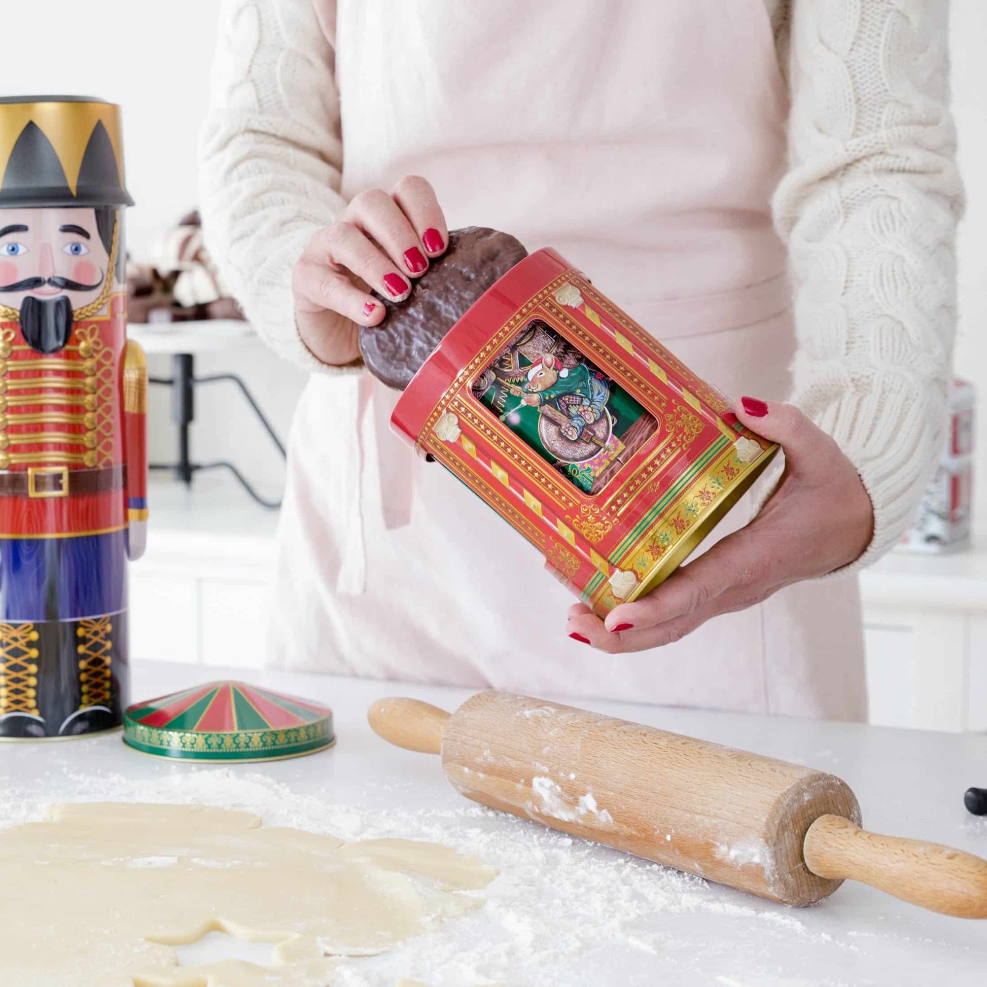 Keks-Dose als Karussell ♥ Schöne Keksdose aus England. Das Karussell mit den Mäusen in der Mitte dreht sich und spielt Musik ☆ Blech-Dose für Plätzchen online kaufen | Onlineshop