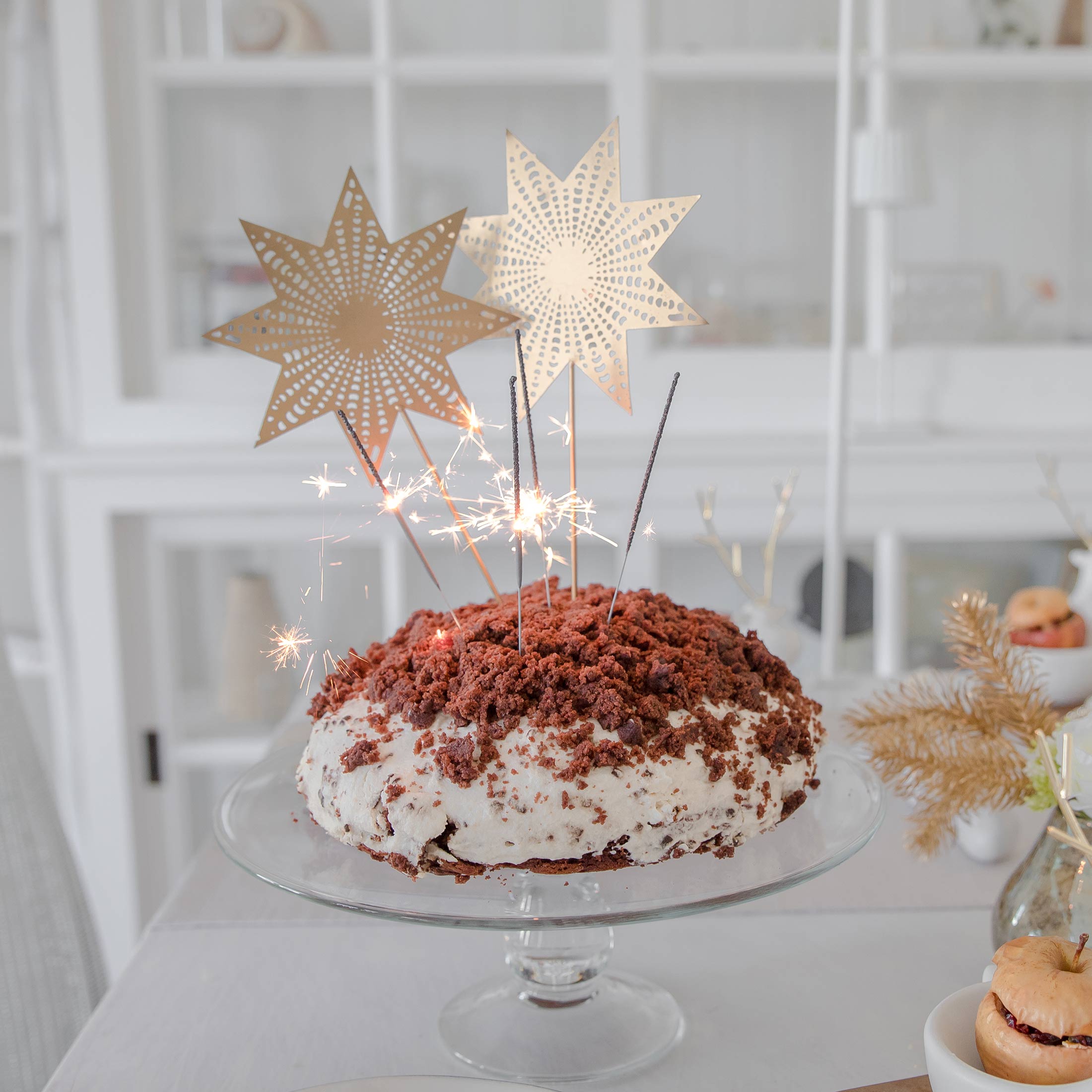 Stern für den Adventskranz aus goldenem Messing mit einem Dorn. Entdecke die Weihnachtsdekoration von der Marke C´est Bon aus Schweden