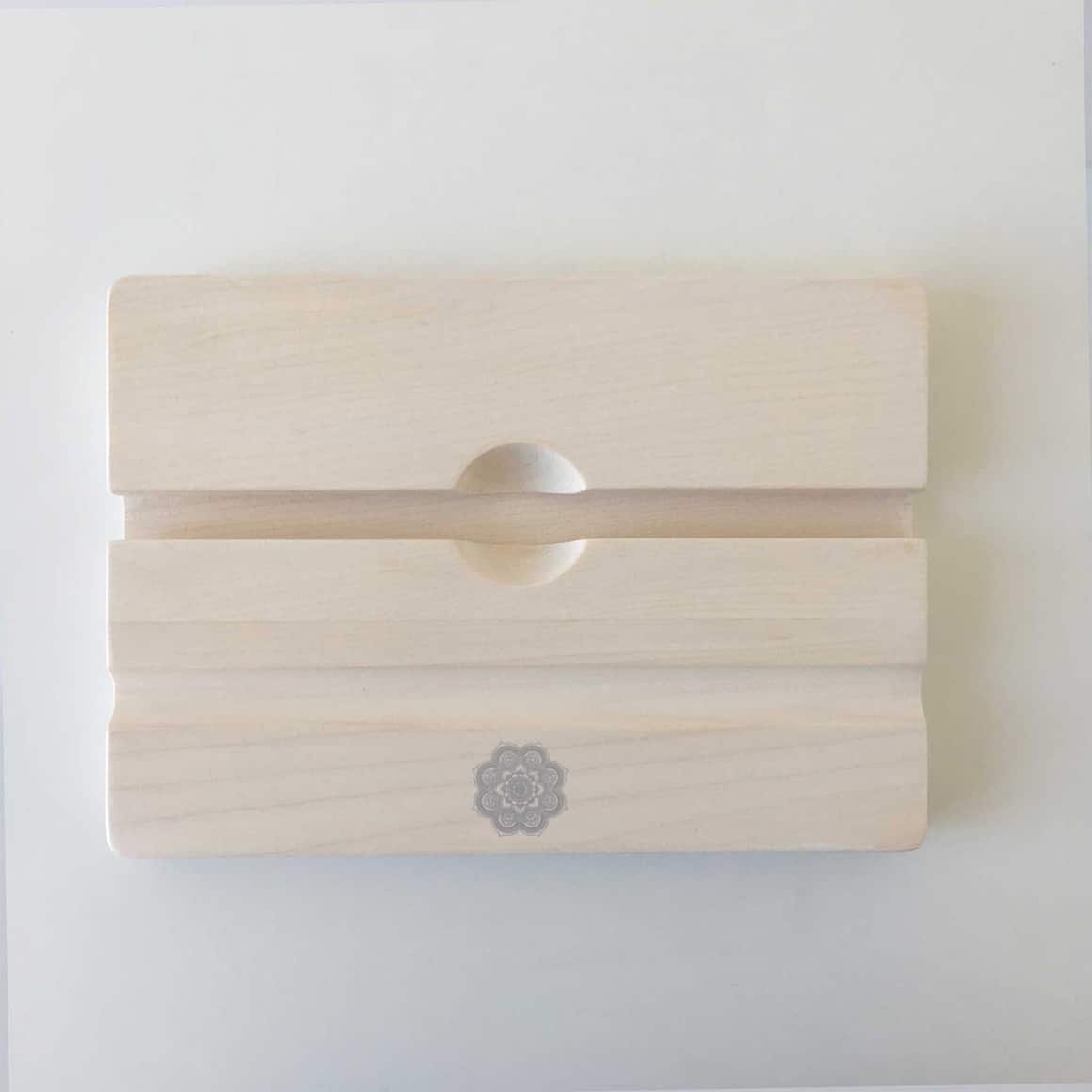Tablet Halter aus Holz mit Mandala Print