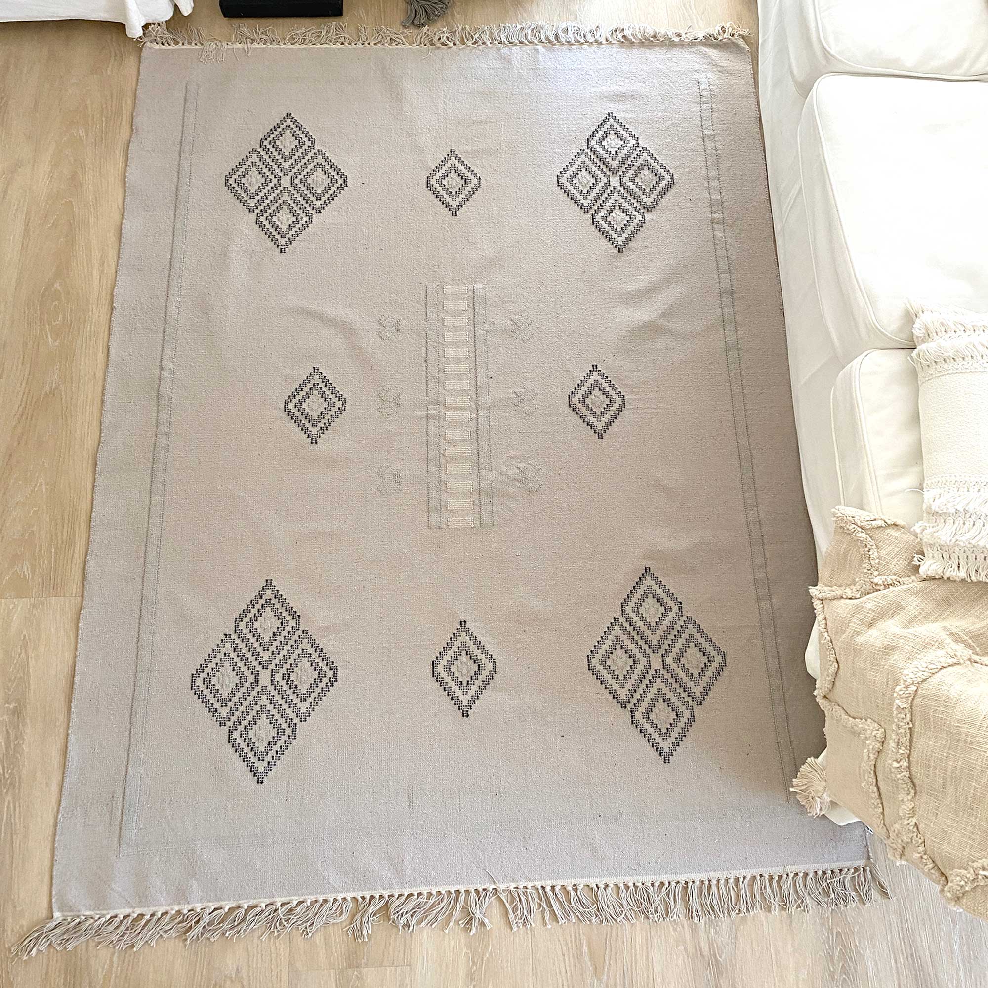 Wohnzimmer Teppich marokkanisch hell beige flach muster modern Soulbirdee Webshop