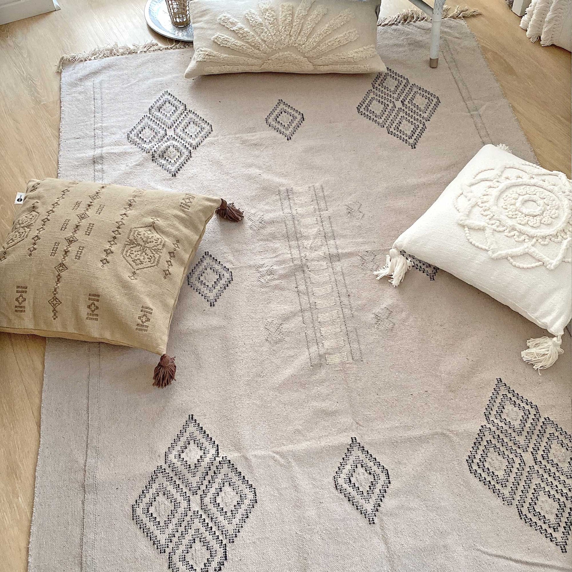 Teppich flach gewebt hell Kelim Wandteppich mediterran Wohnen Deko Ibiza Style Soulbirdee Onlineshop