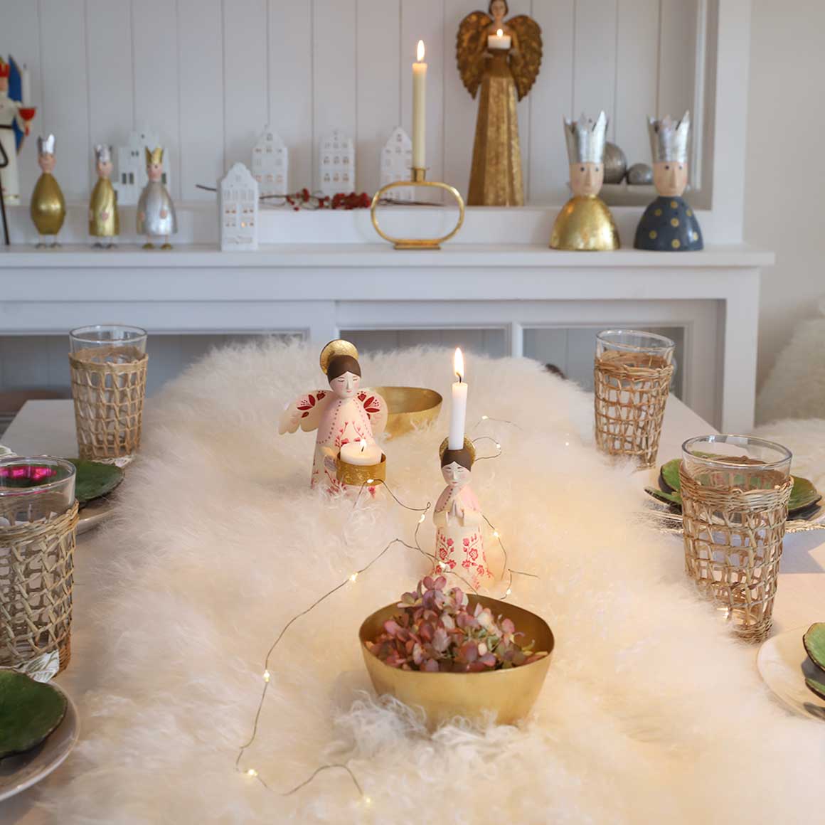 Elegante Tischdeko Luzia an weihnachten als weihnachtsdeko mit kerzenständer Engel für teelicht gold rosa boho scandi skandinavisch hygge bungalow 