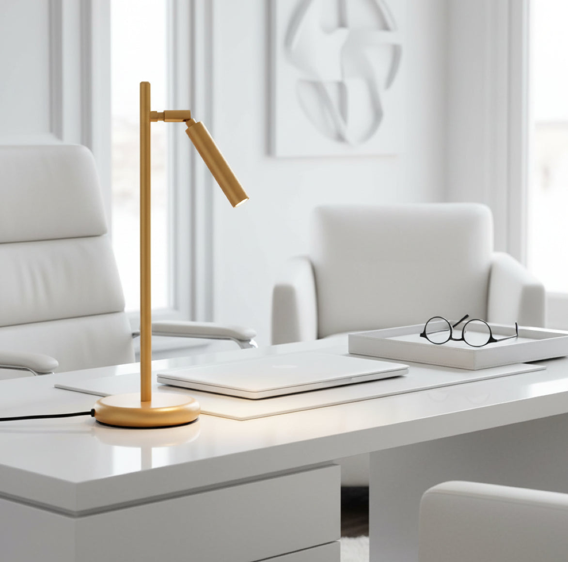 Moderne LED Tischlampe in Gold für elegantes, modernes Büro und Arbeitsplatz zuhause oder als Designerlampen im weißen Office Pastelo 5903282794078