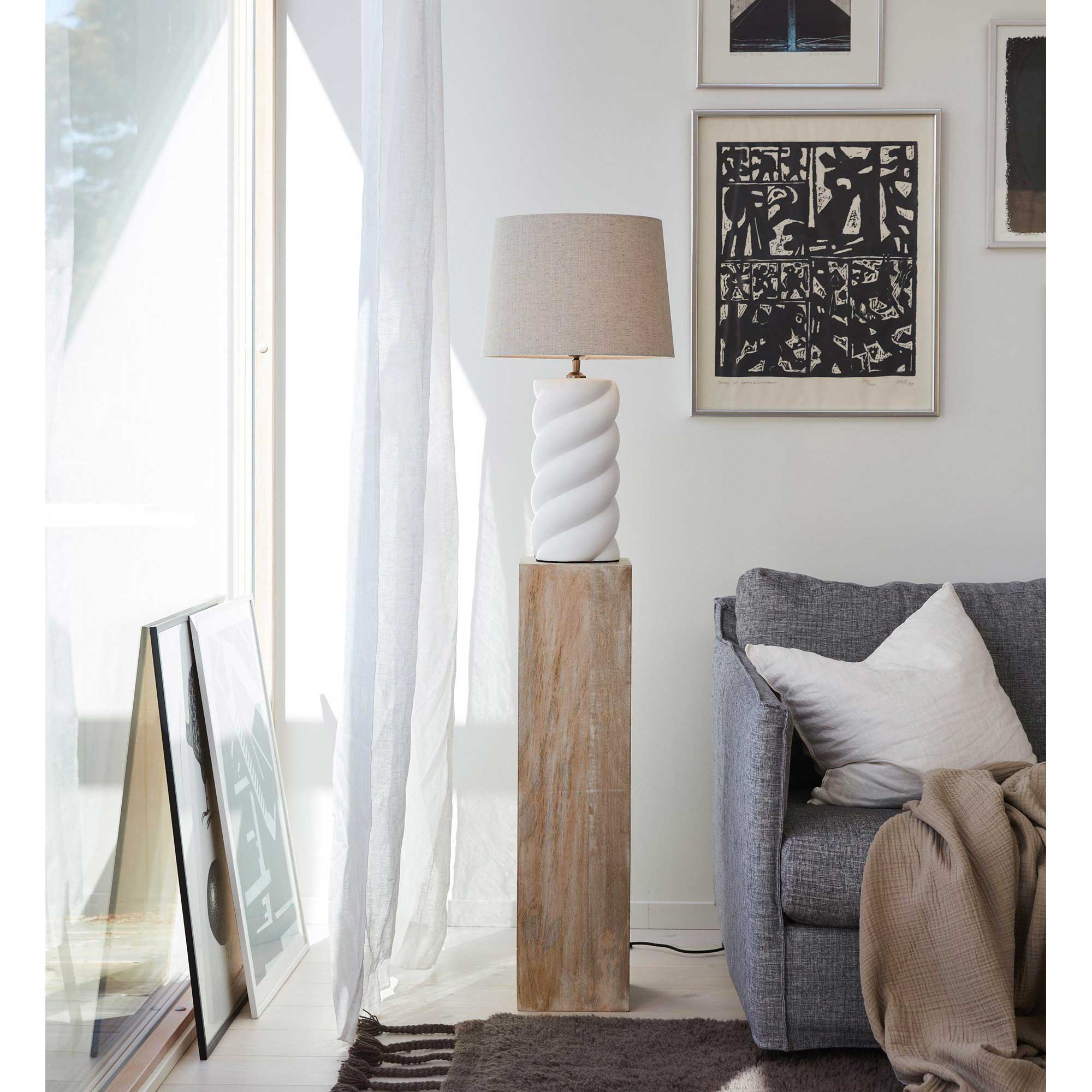 Scandi Look Tischlampe Wohnzimmer kaufen Keramik Beige Weiß Natur Sand Creme PR Home Tischlampe mit Lampenschirm im Scandi Wohnstil | Soulbirdee Onlineshop