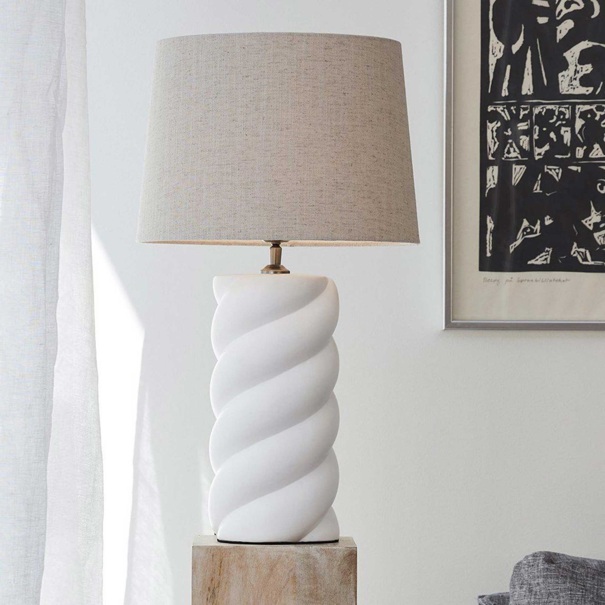 Tischlampe WOHNZIMMER aus Keramik in Weiß Beige von der Marke PR Home Skandinavische Tischlampe mit Lampenschirm Tischleuchte für das Wohnzimmer Soulbirdee Lampenshop