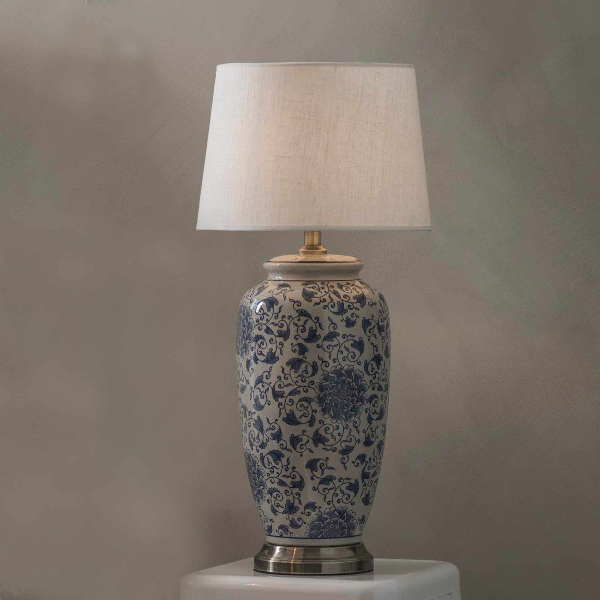 Vasenlampe im Chinesischen Stil PR Home Tischleuchte Lampe Tischlampe Keramik Porzellan Lampenfuß weiss blau hoch Chinoiserie Hamptons im Soulbirdee Onlineshop