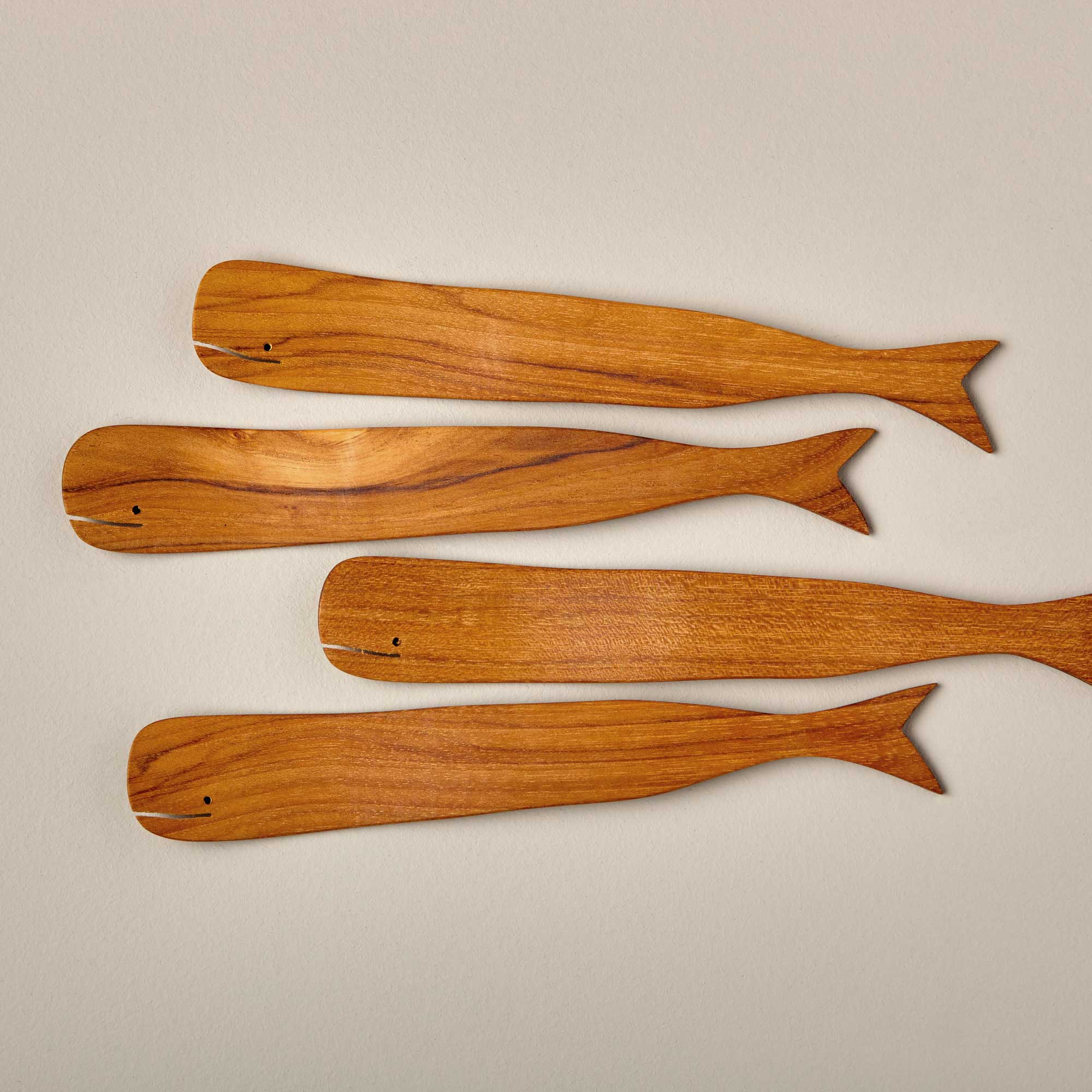 Walfisch für Aufstriche, Servierlöffelchen aus Teak Holz ♥ Deko im Ibiza Style & Strandhaus Deko ♥ Tischdeko Fisch Wohnaccessoires ♥ Soulbirdee Onlineshop Walfisch für Aufstriche, Servierlöffelchen aus Teak-holz ♥ Deko im Strandhaus-Stil ♥ Tischdeko in Fisch-Form ♥ Strandhaus-Deko online kaufen