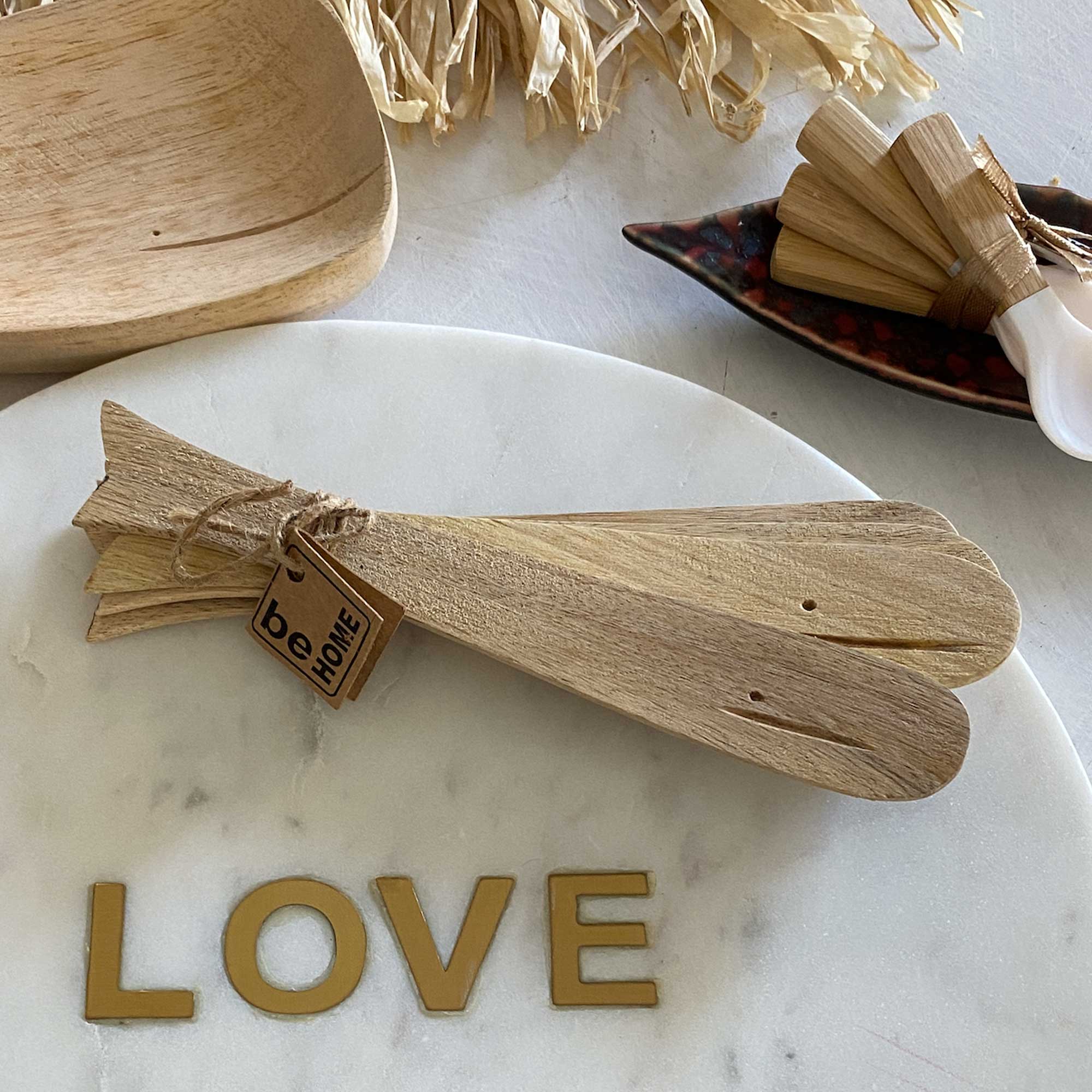 Spreader Walfisch aus Mangoholz, Servierlöffelchen aus Holz ♥ Deko im Strandhaus-Stil ♥ Tischdeko in Fisch-Form ♥ Tischdeko kaufen im Soulbirdee Onlineshop Spreader Walfisch, Aufstrich Löffel aus Holz, Tischdeko im Strandhaus Stil, Ibiza Deko aus Holz, BeHome online kaufen bei Soulbirdee Onlineshop