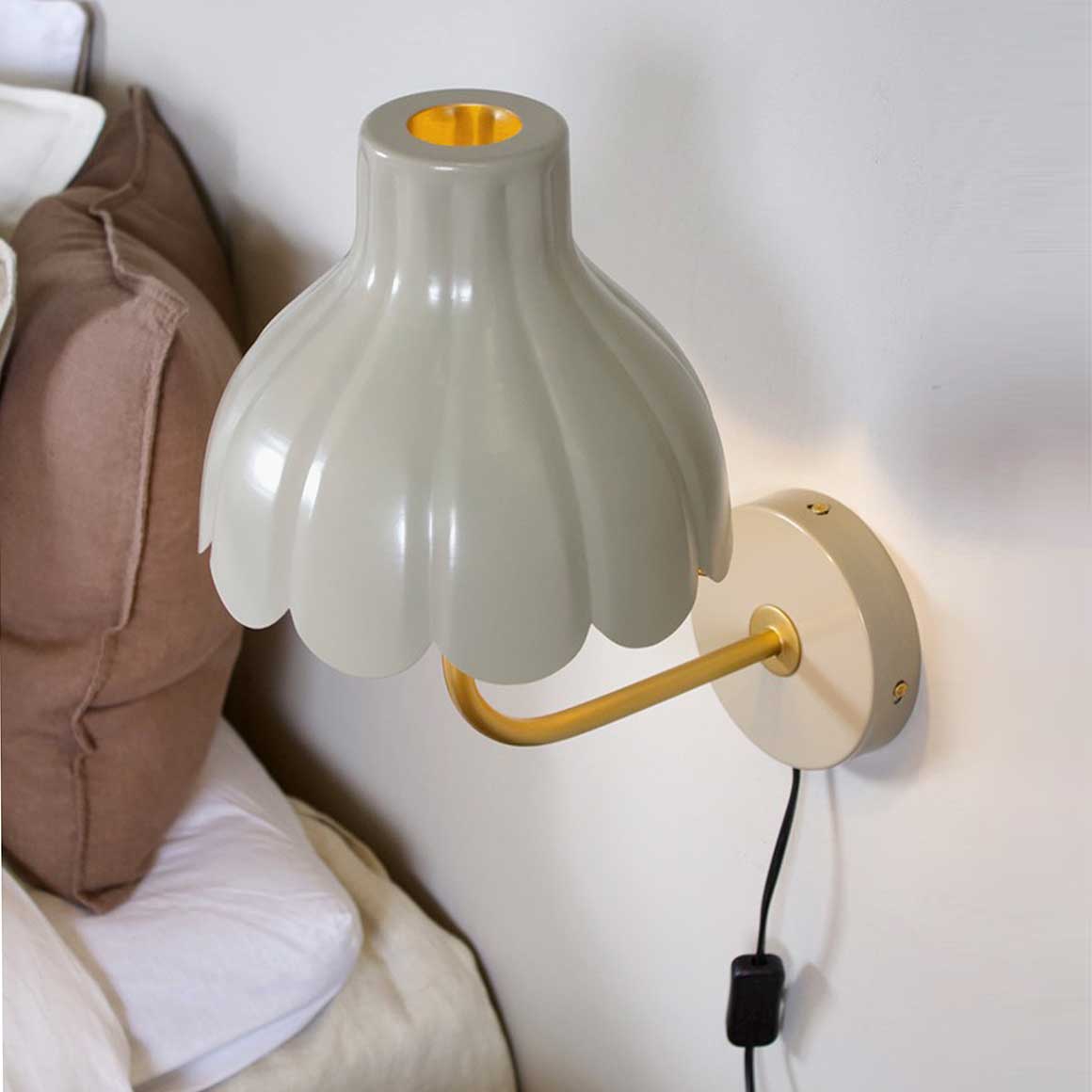 Wandlampe Schlafzimmer Lampe Gold Beige rund organisch gemütlich Landhausstil soulbirdee onlineshop