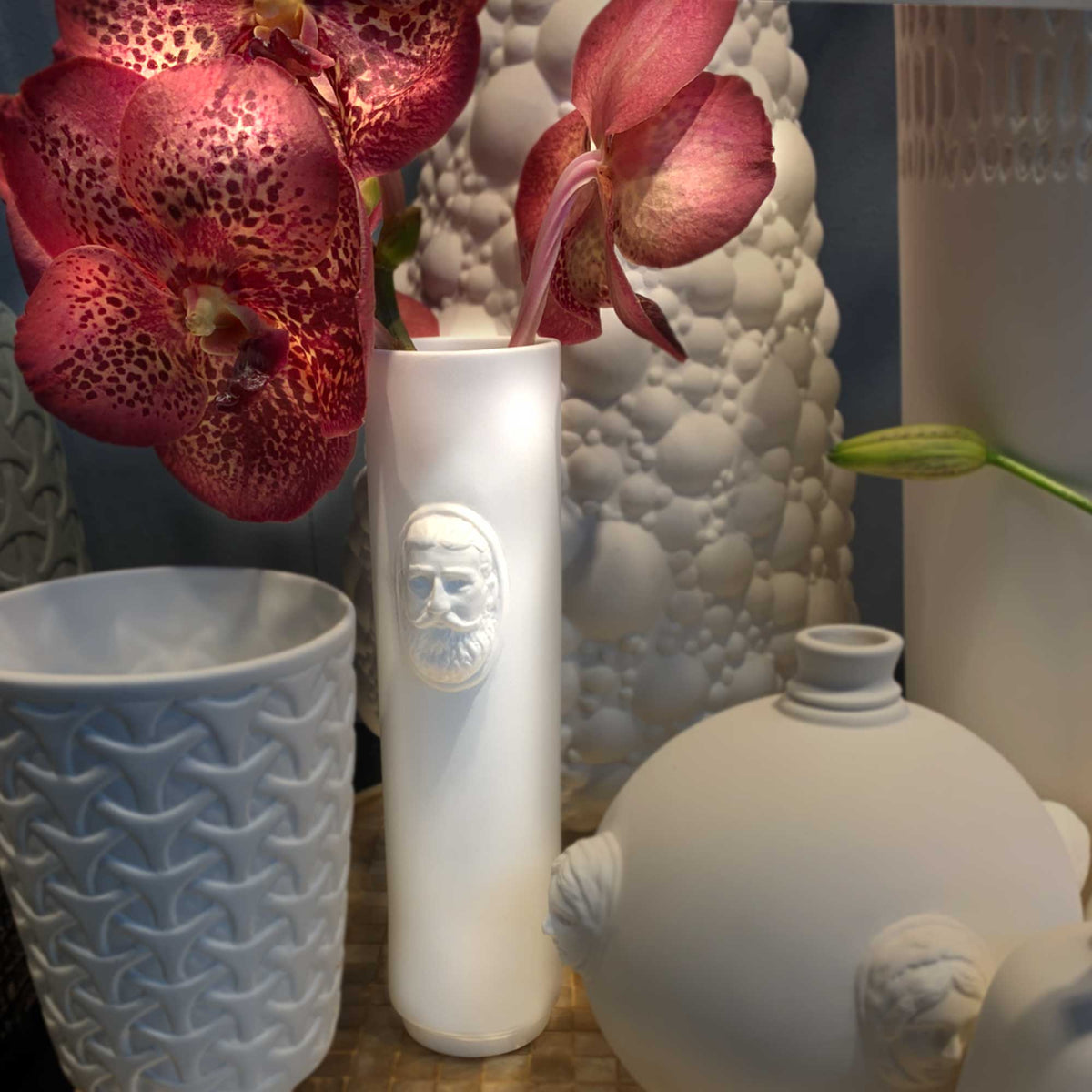 Porzellan Vase mit Büste ♥ elegante Camee Design Vase in Weiß – Soulbirdee