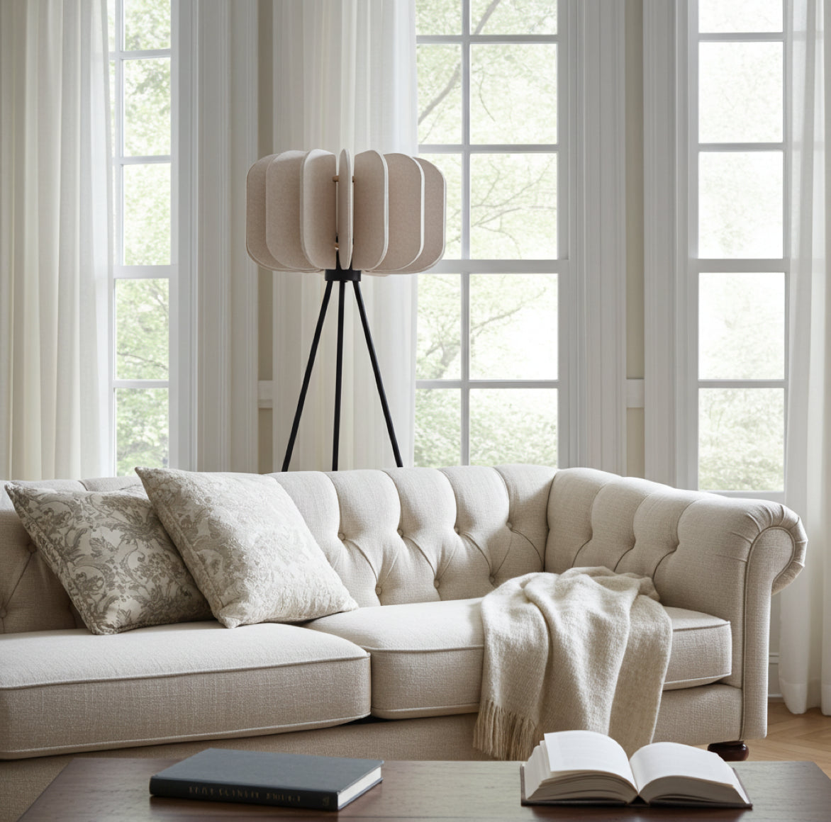 Wohnzimmer Stehlampe mit Gestell schwarz 3 Beine und Lampenschirm beige Stoff