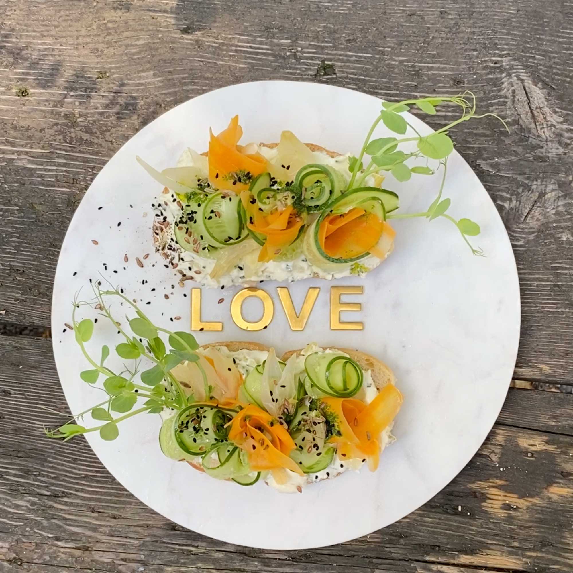 Servierbrett Marmor Tablett LOVE BeHome kaufen Küchendeko Utensilien Onlineshop Soulbirdee