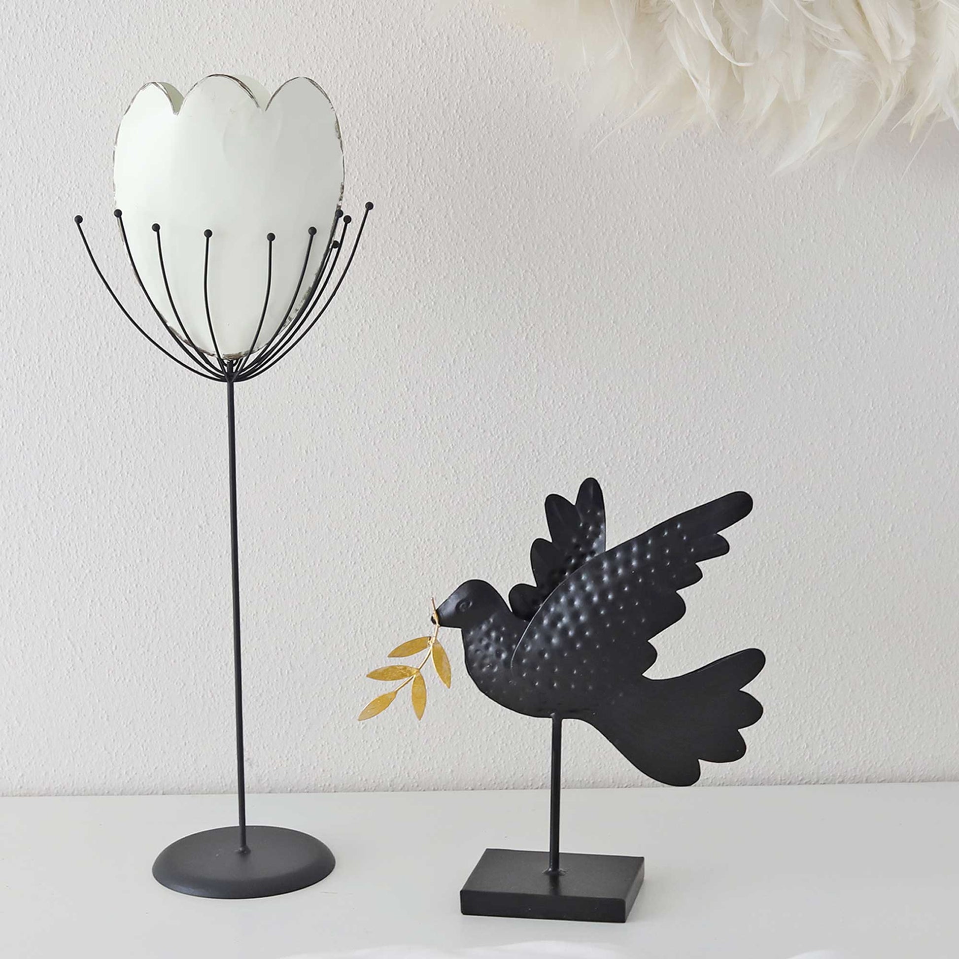 Schwarzer Vogel deko im Landhausstil Dekofigur Metakk goldenem Zweig | Deko ♥ Soulbirdee Onlineshop