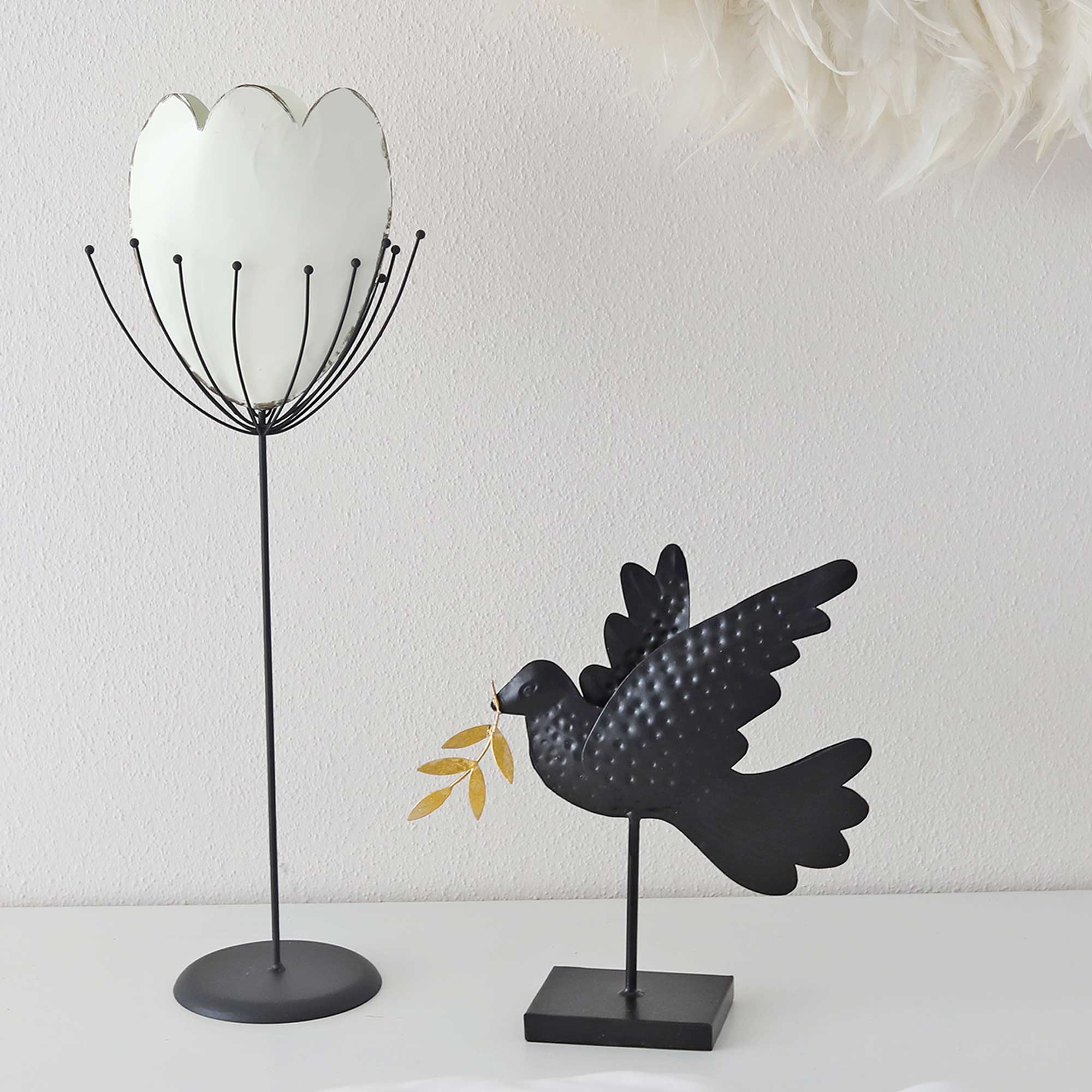 Schwarzer Vogel deko im Landhausstil Dekofigur Metakk goldenem Zweig | Deko ♥ Soulbirdee Onlineshop