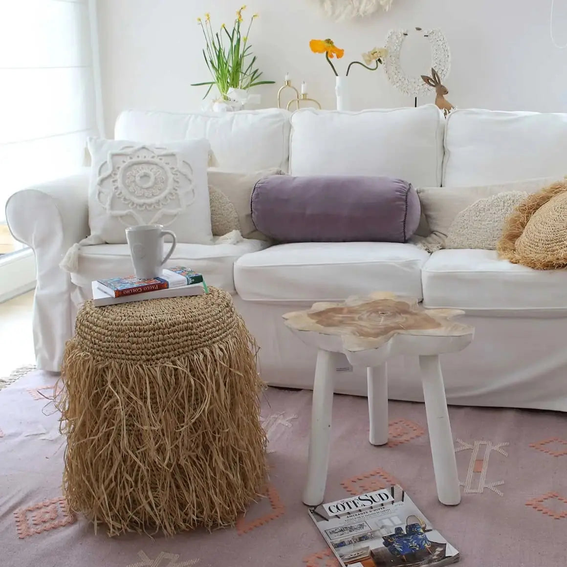 Handgefertigter Teakholz Tisch mit drei Beinen und Organic Design