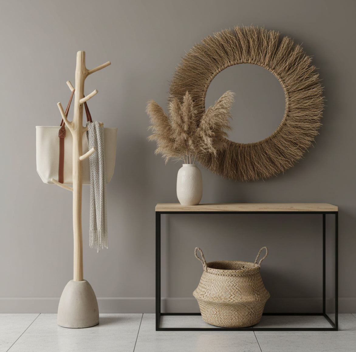 Handgefertigter Kleiderständer aus Holz in Baum-Optik als natürliche Garderobe für den Flur.