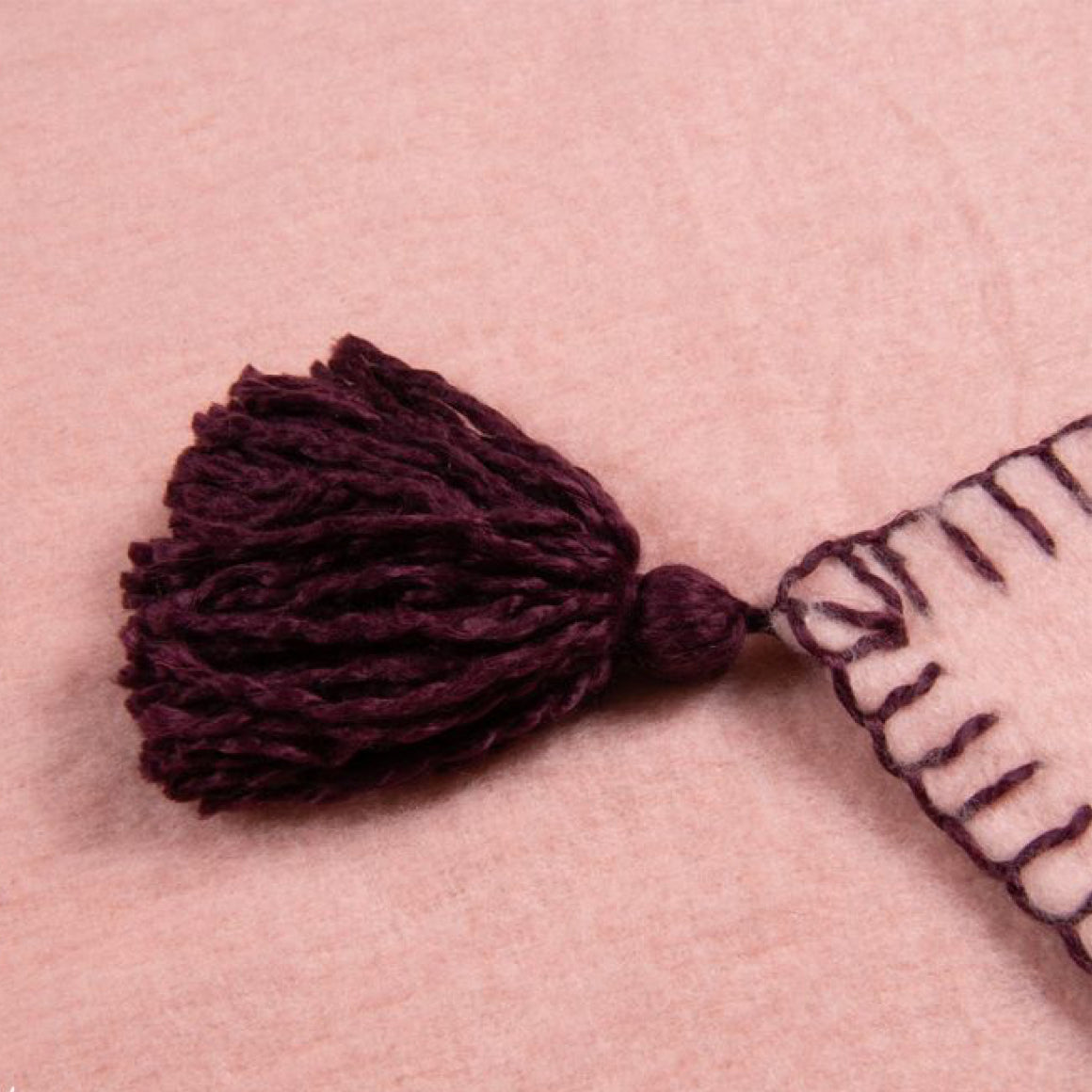 detail sofadecke wohndecke bommel