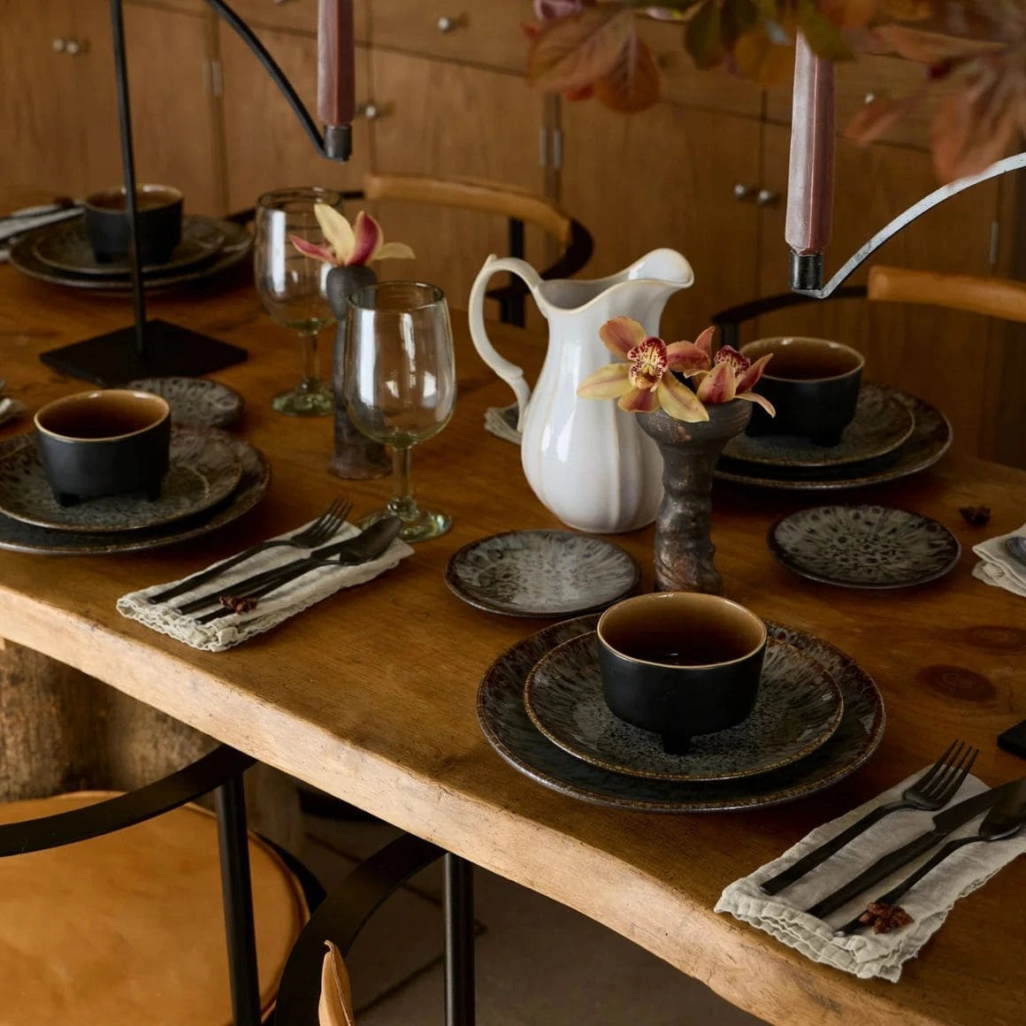 RODA Cocoa Brown Speiseteller für eine herbstlich gedeckte Tafel
