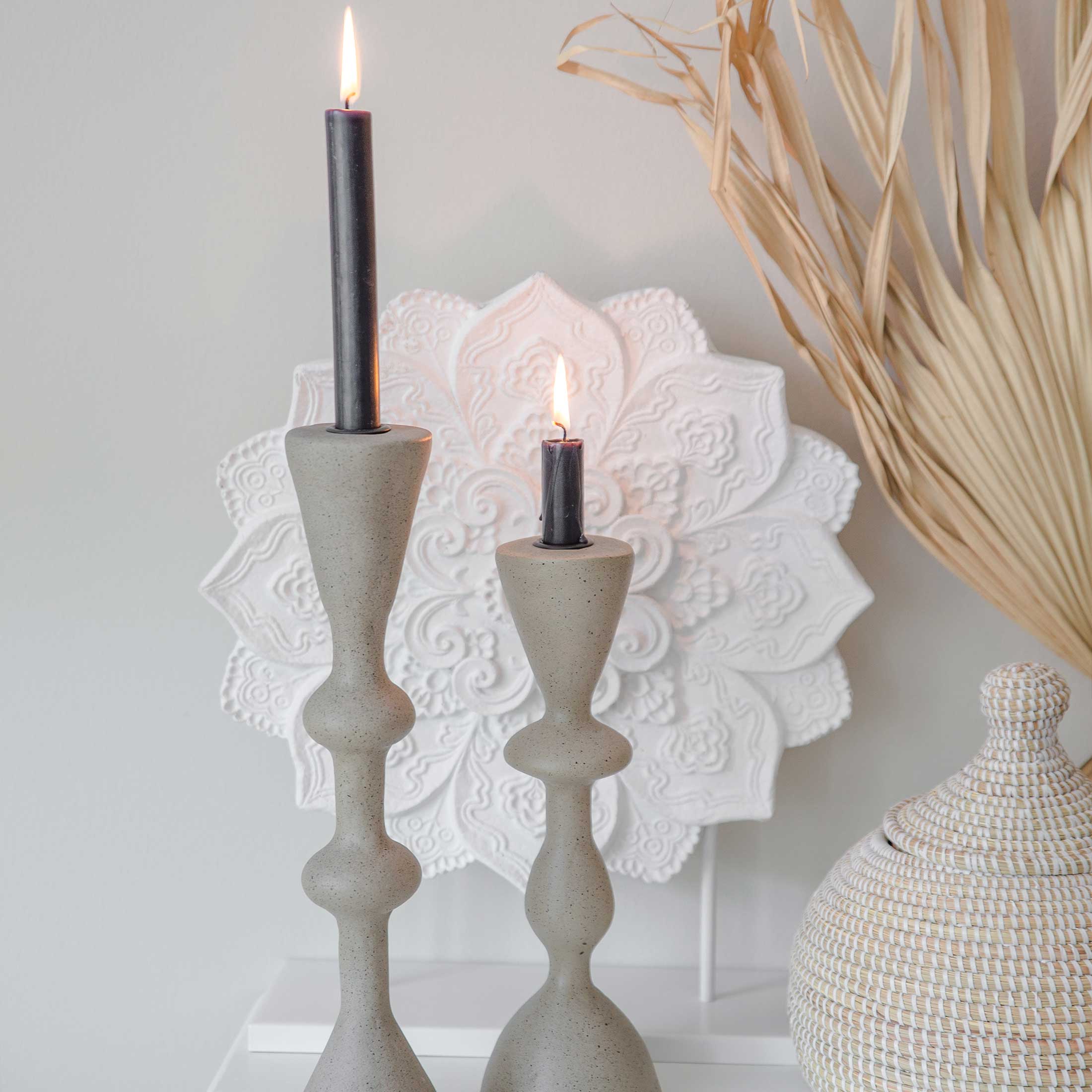 Skandinavische Kerzenhalter in 2 Größen aus Stein. Kerzenständer im minimalistischen Stil für Stabkerzen bei Soulbirdee Online kaufen