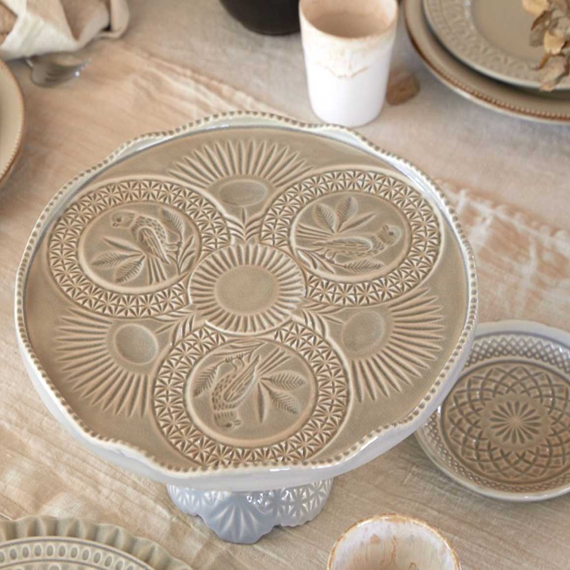 Grau Beige Tortenständer Keramik Hochzeit Steinzeug Portugal Grauer Tortenständer für Hochzeitstorte ♥ Boho Geschirr im Boho Style ♥ Handgemacht Portugal ♥ Soulbirdee Onlineshop